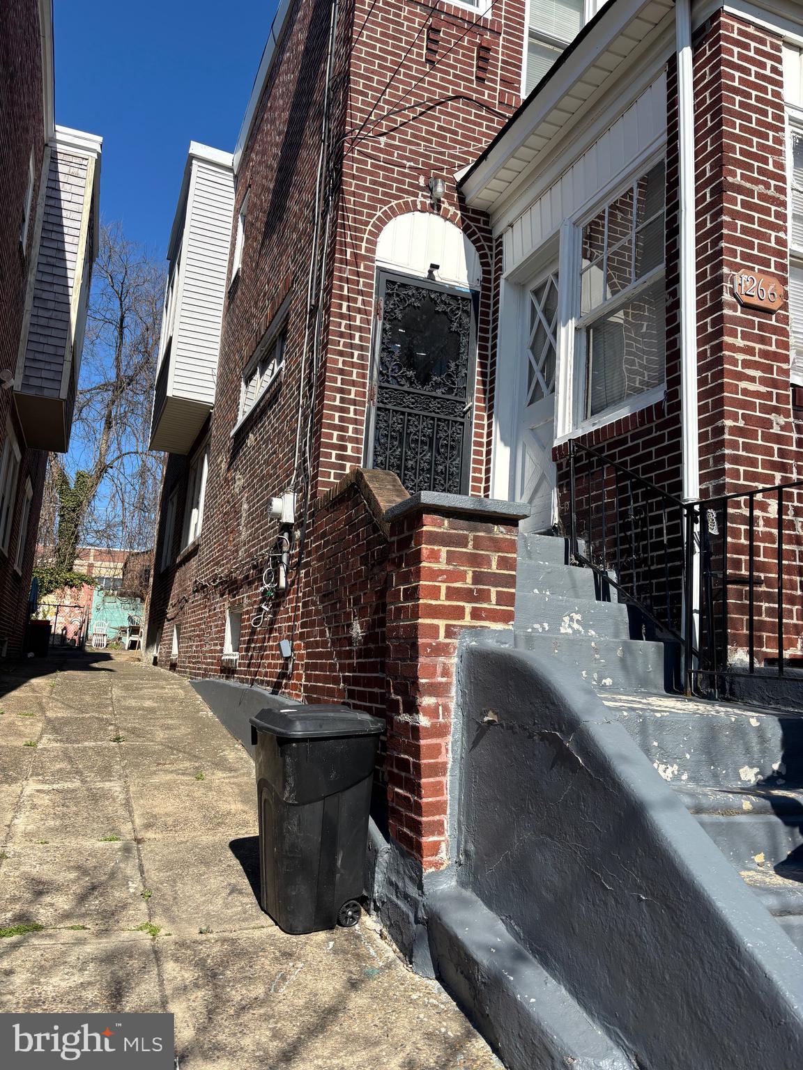 1266 MAGNOLIA AVENUE