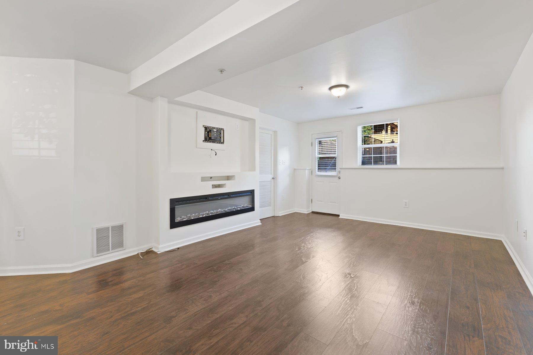 WOODVIEW VILLAGE WEST - Residential