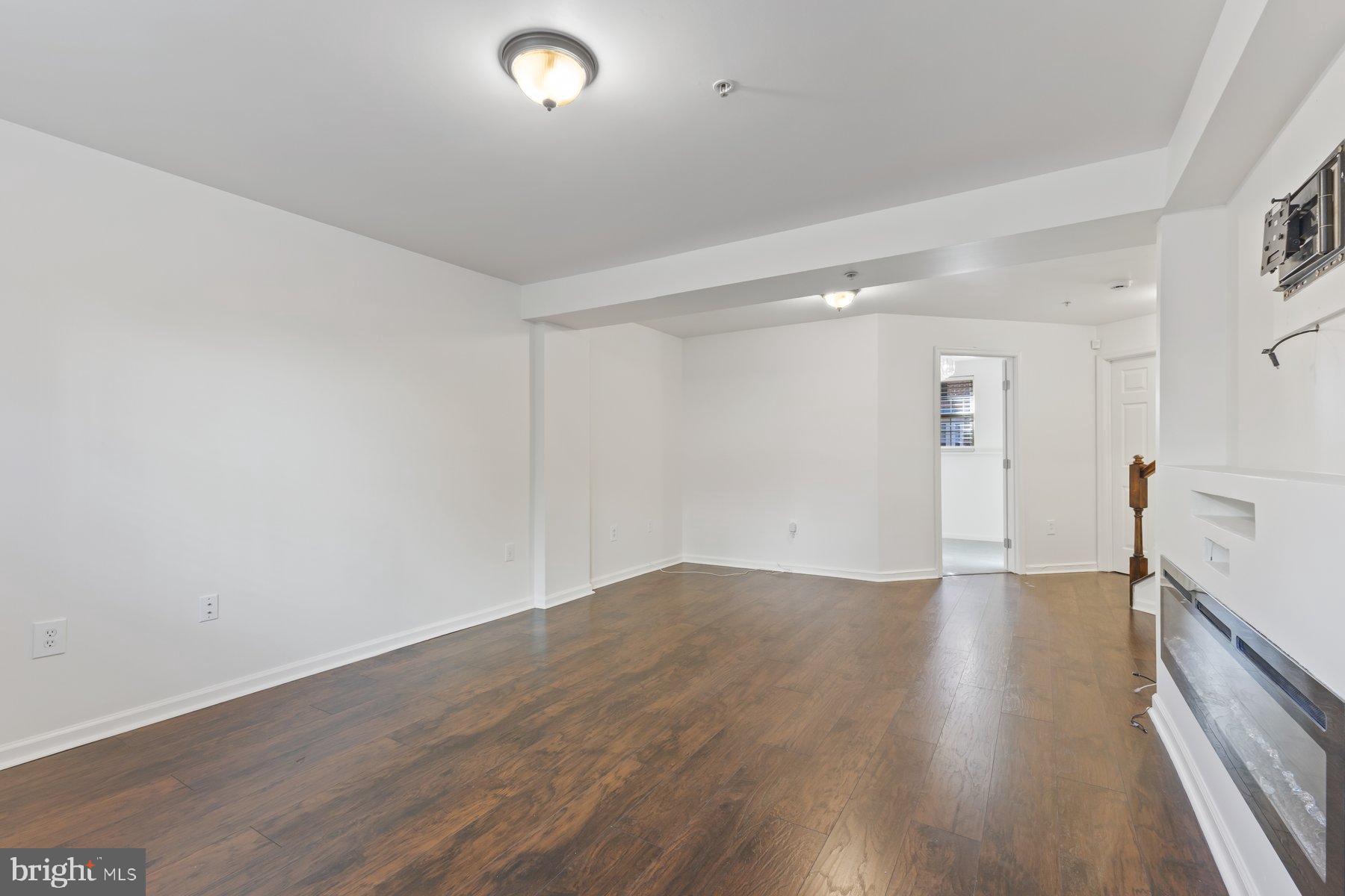 WOODVIEW VILLAGE WEST - Residential