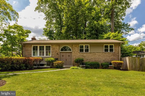 Photo of 8803 Kenilworth Drive, SPRINGFIELD, VA 22151 (MLS # VAFX2312994)