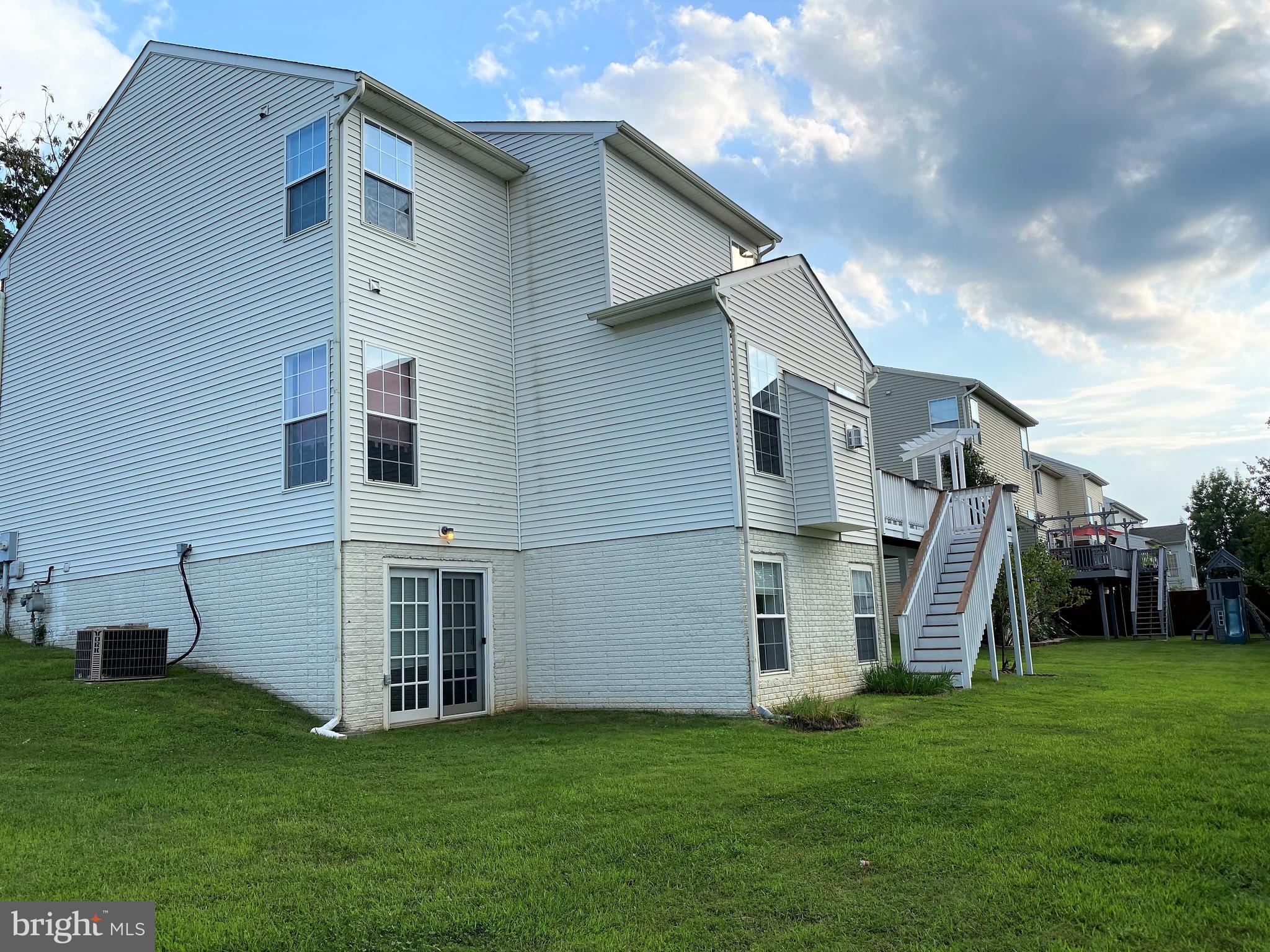 KINGS CROSSING - Residential Lease