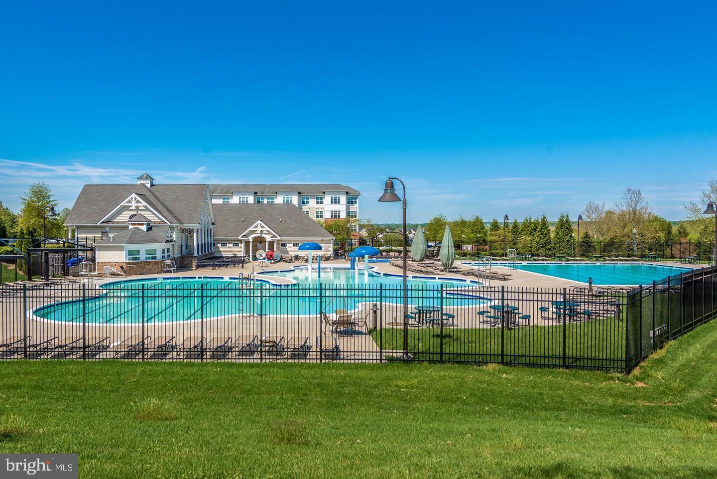 KINGS CROSSING - Residential Lease