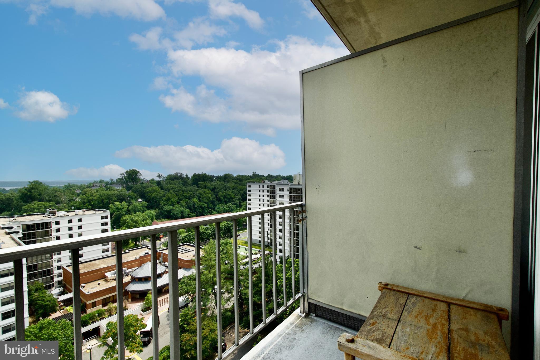 HUNTING CREEK CLUB CONDOMINIUMS - Residential