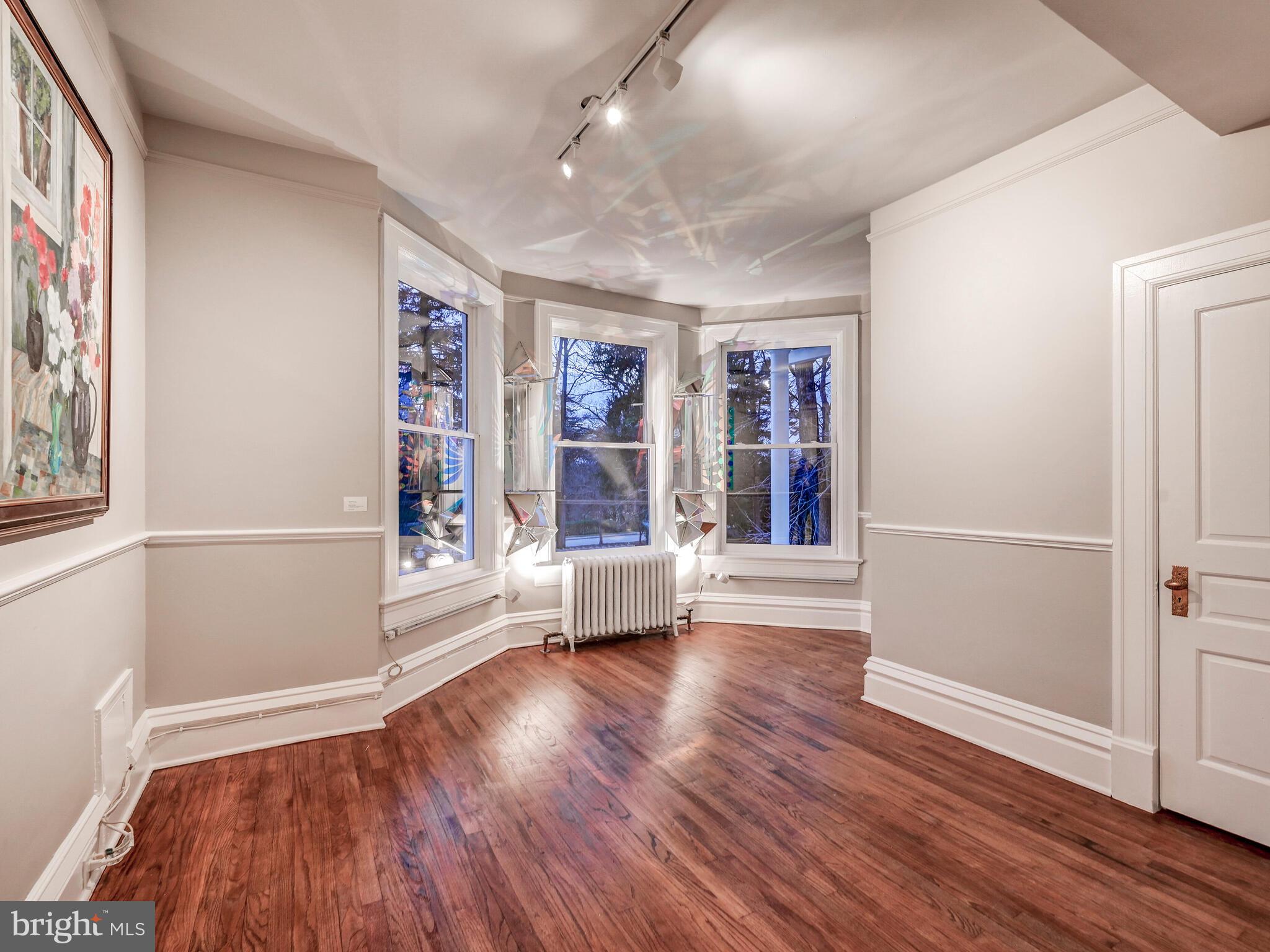 NORTH ROLAND PARK - Residential