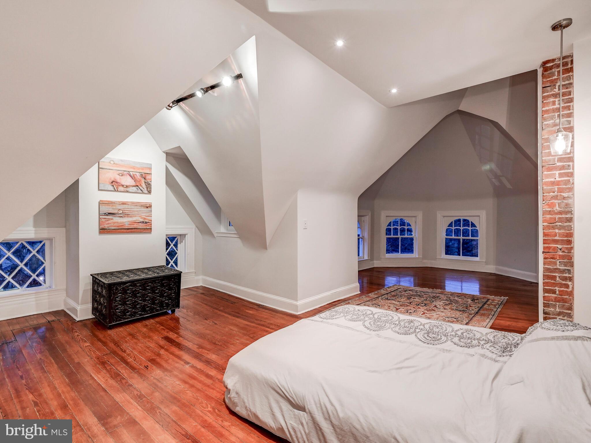 NORTH ROLAND PARK - Residential