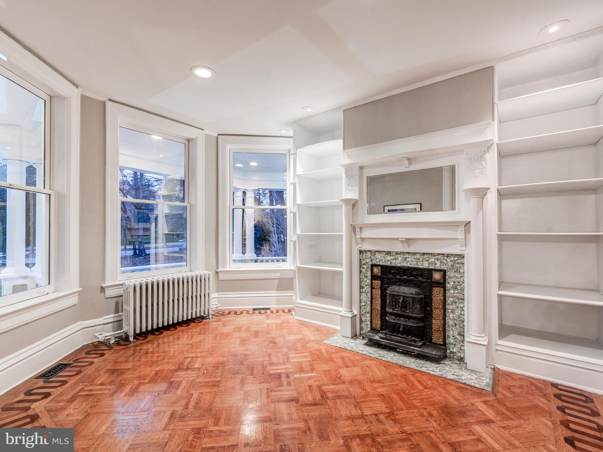 NORTH ROLAND PARK - Residential