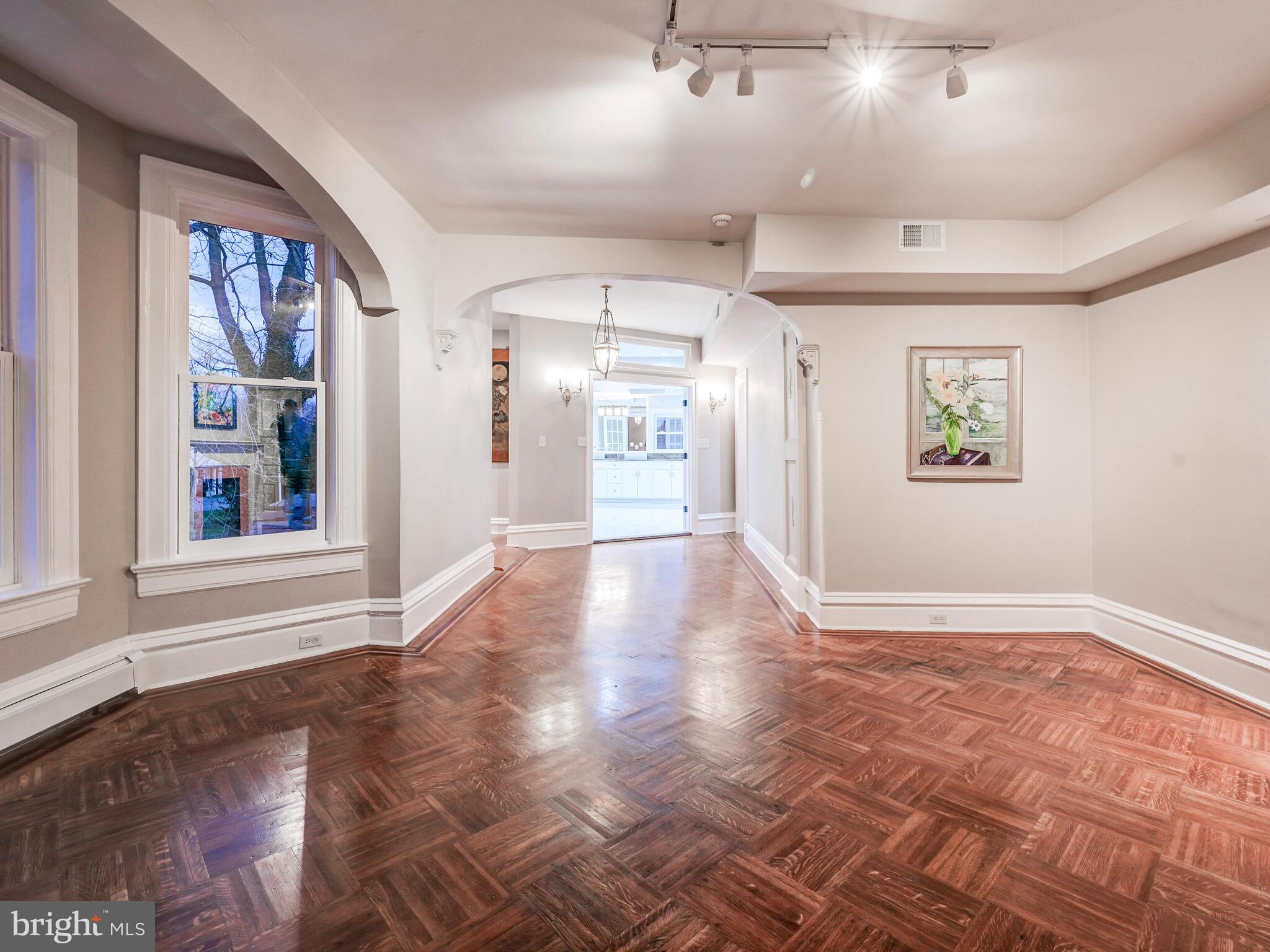 NORTH ROLAND PARK - Residential