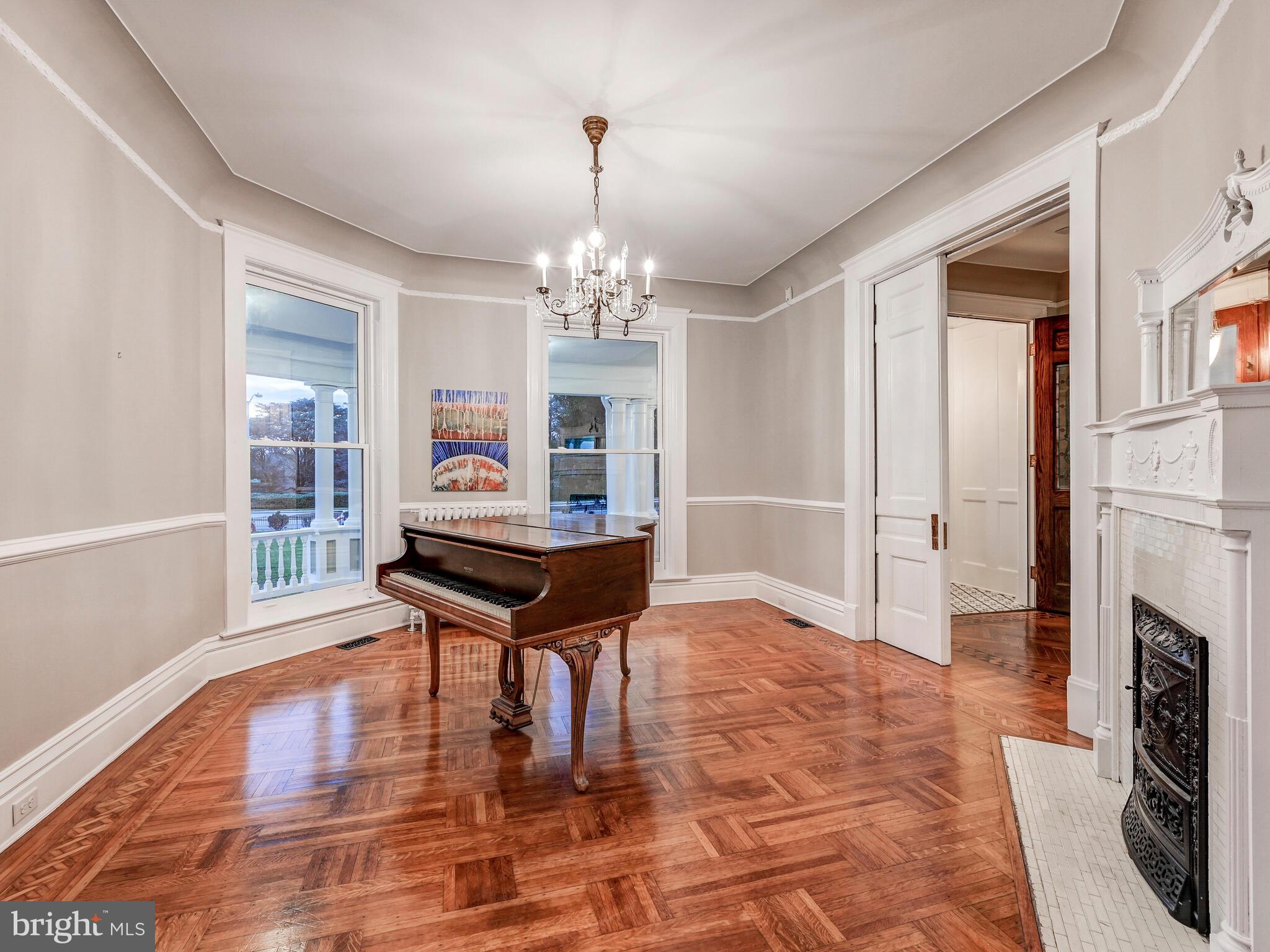 NORTH ROLAND PARK - Residential