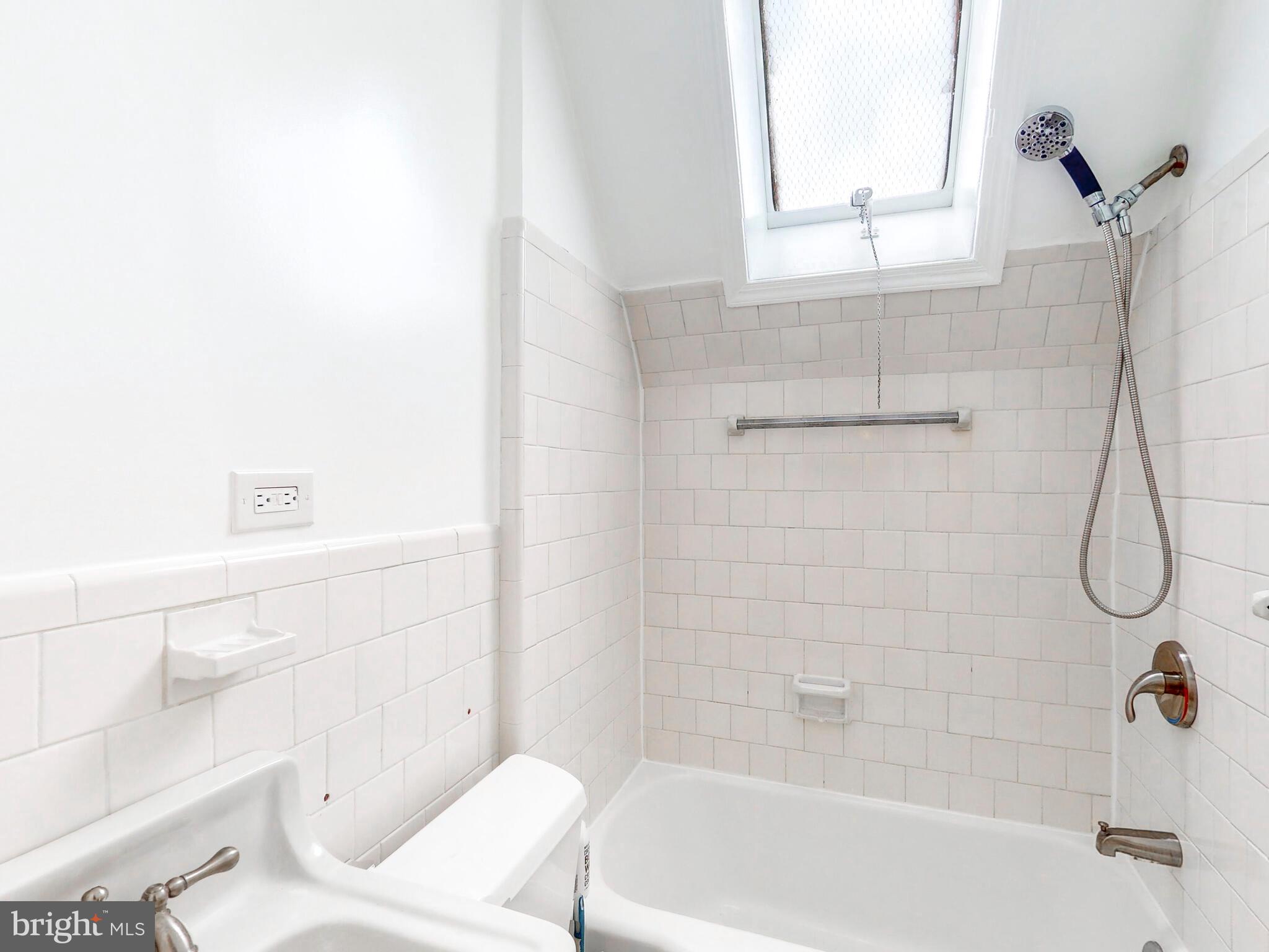 NORTH ROLAND PARK - Residential