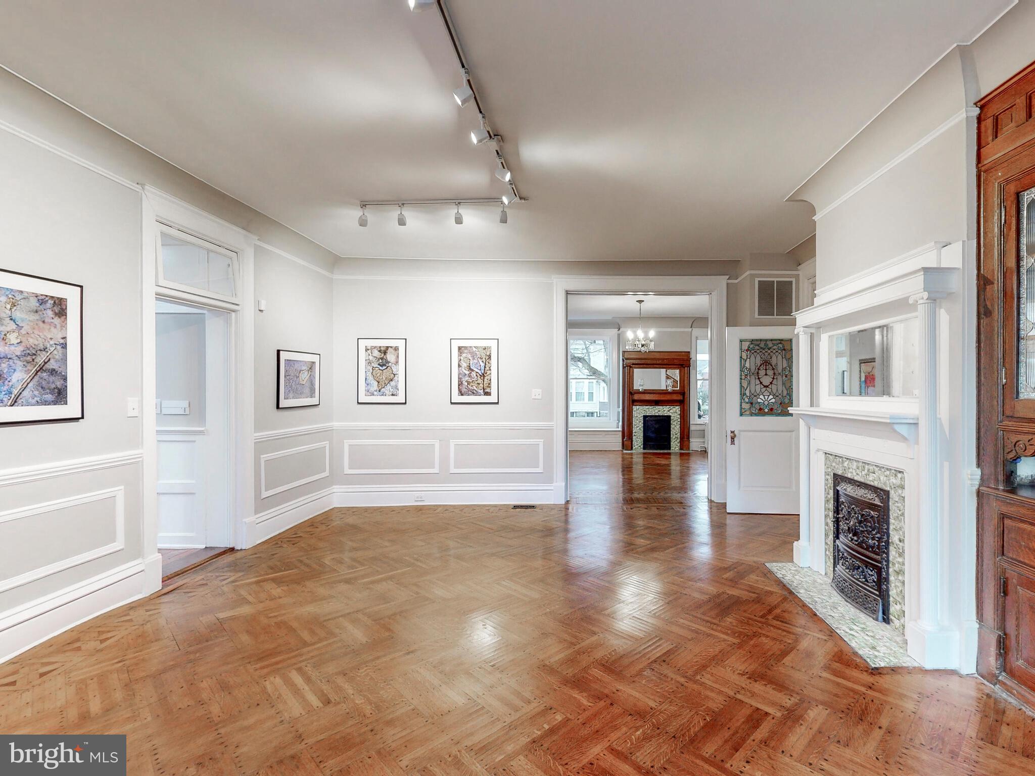 NORTH ROLAND PARK - Residential