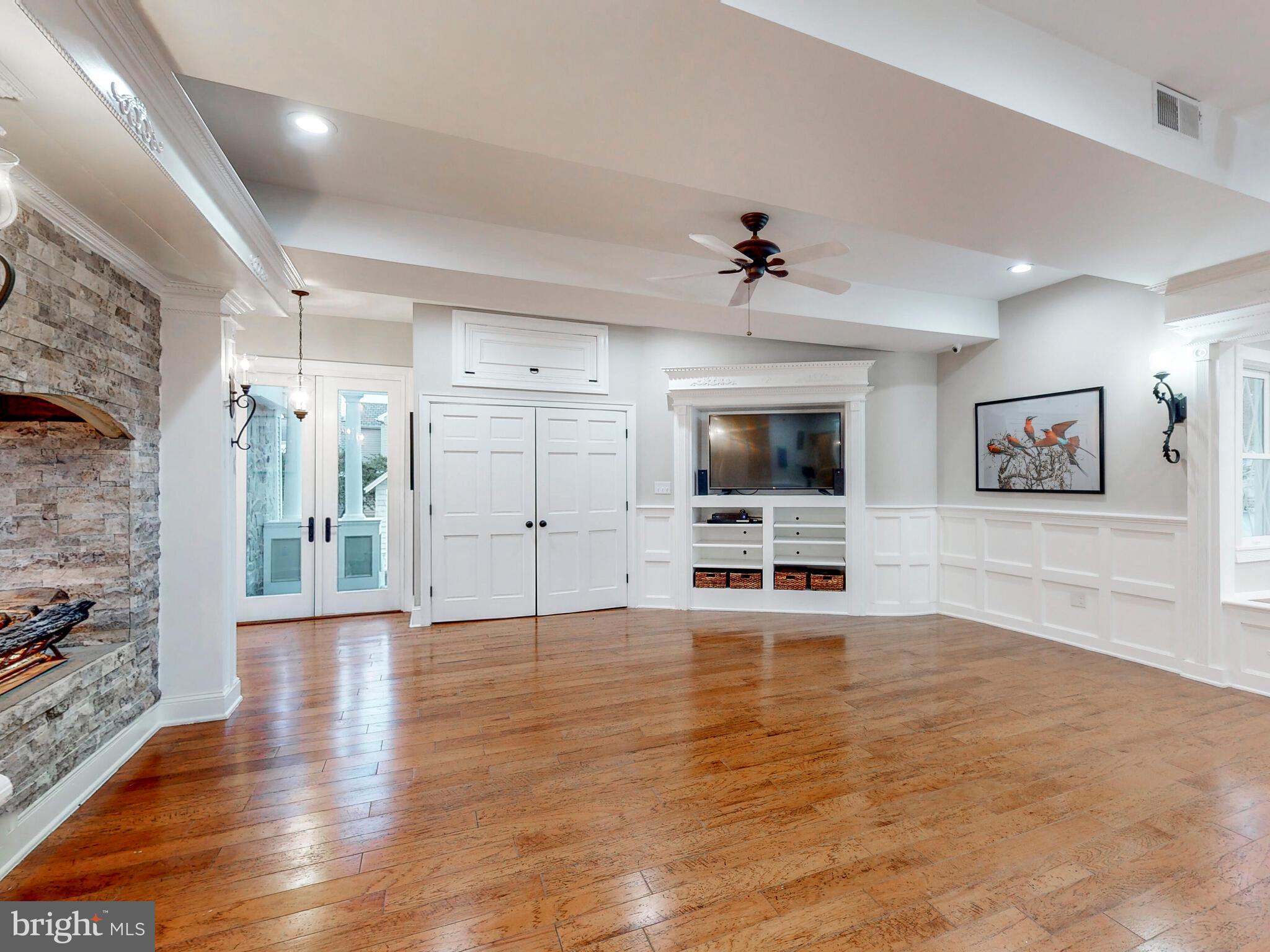 NORTH ROLAND PARK - Residential