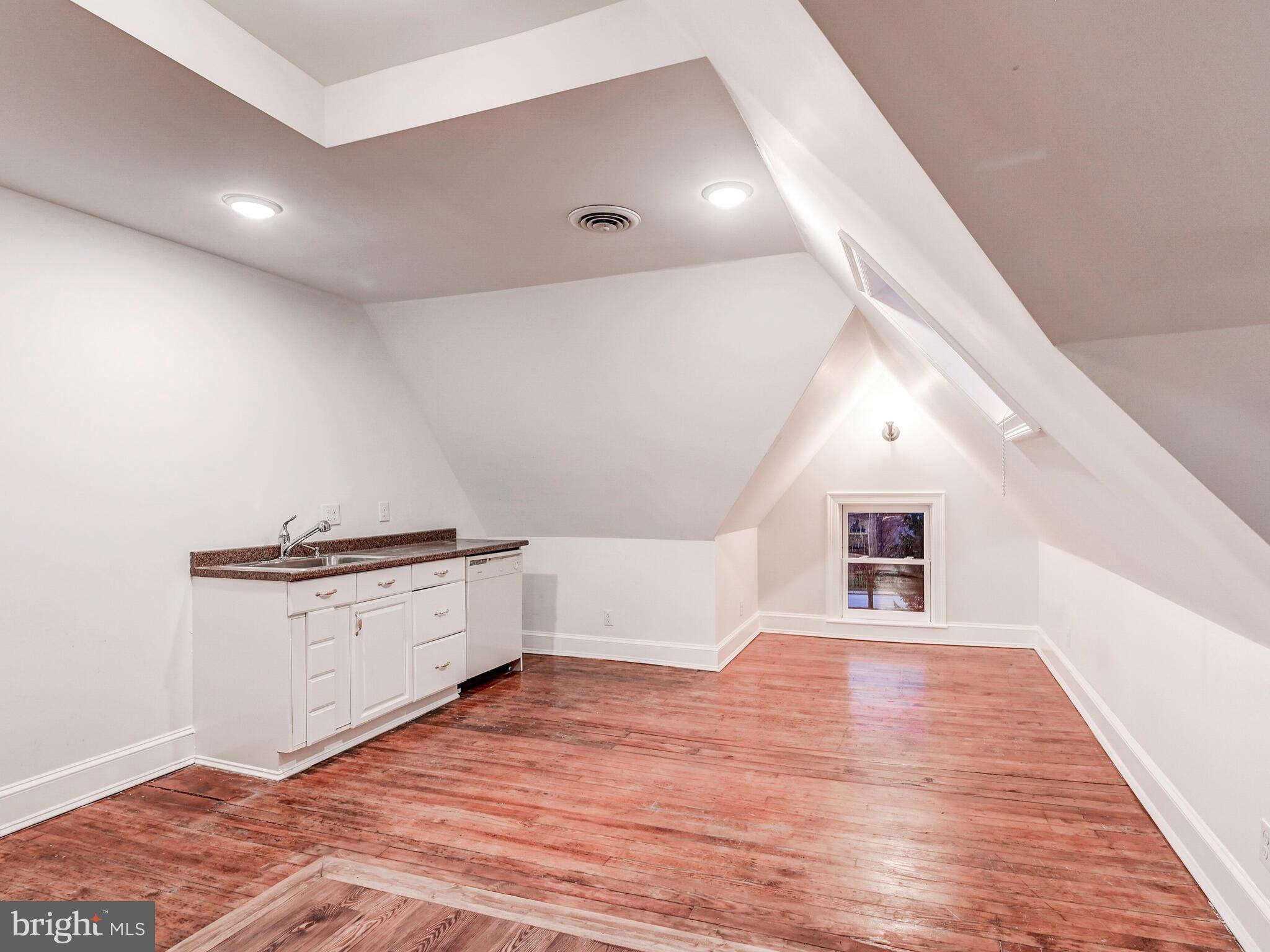 NORTH ROLAND PARK - Residential