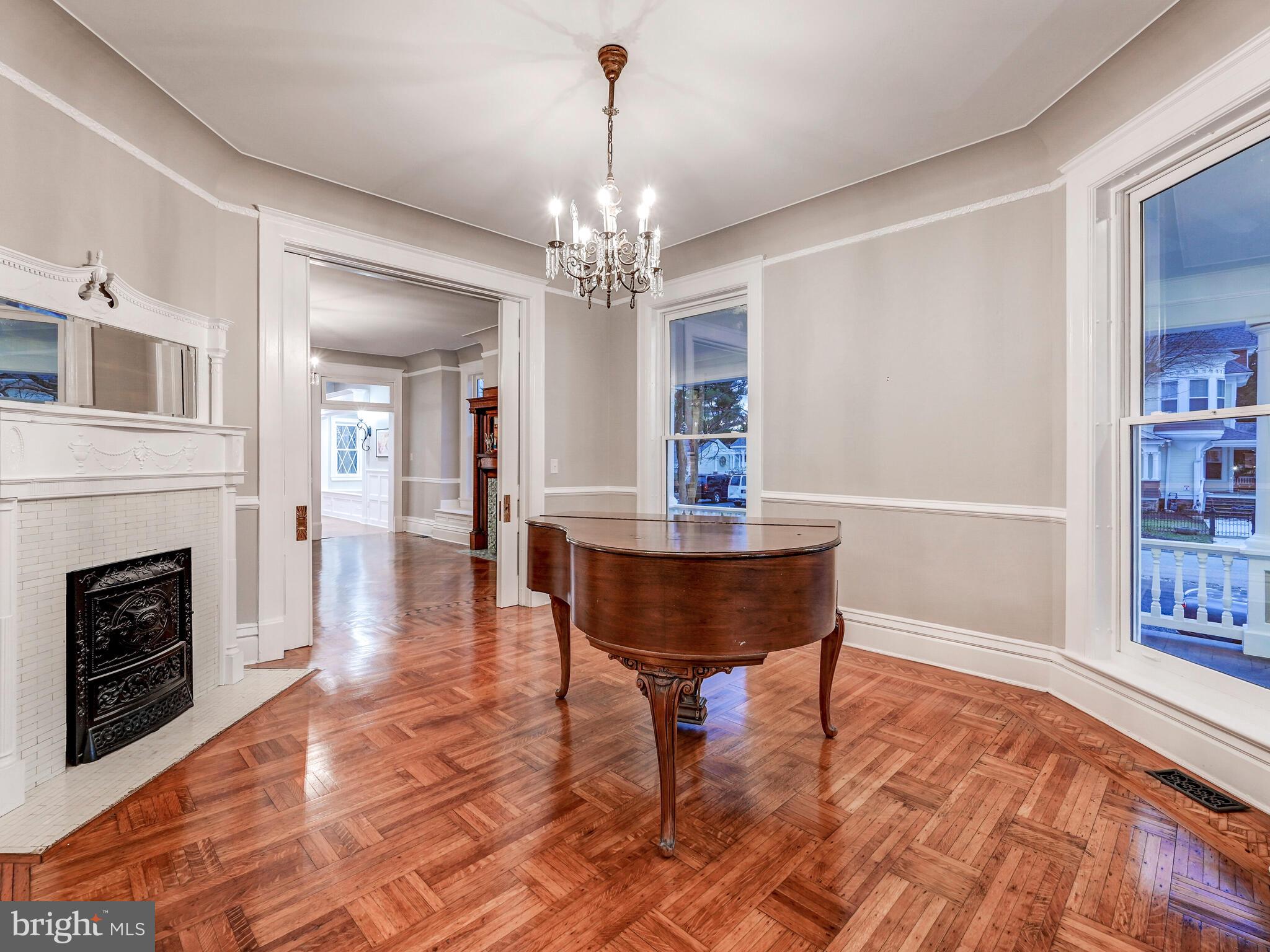 NORTH ROLAND PARK - Residential