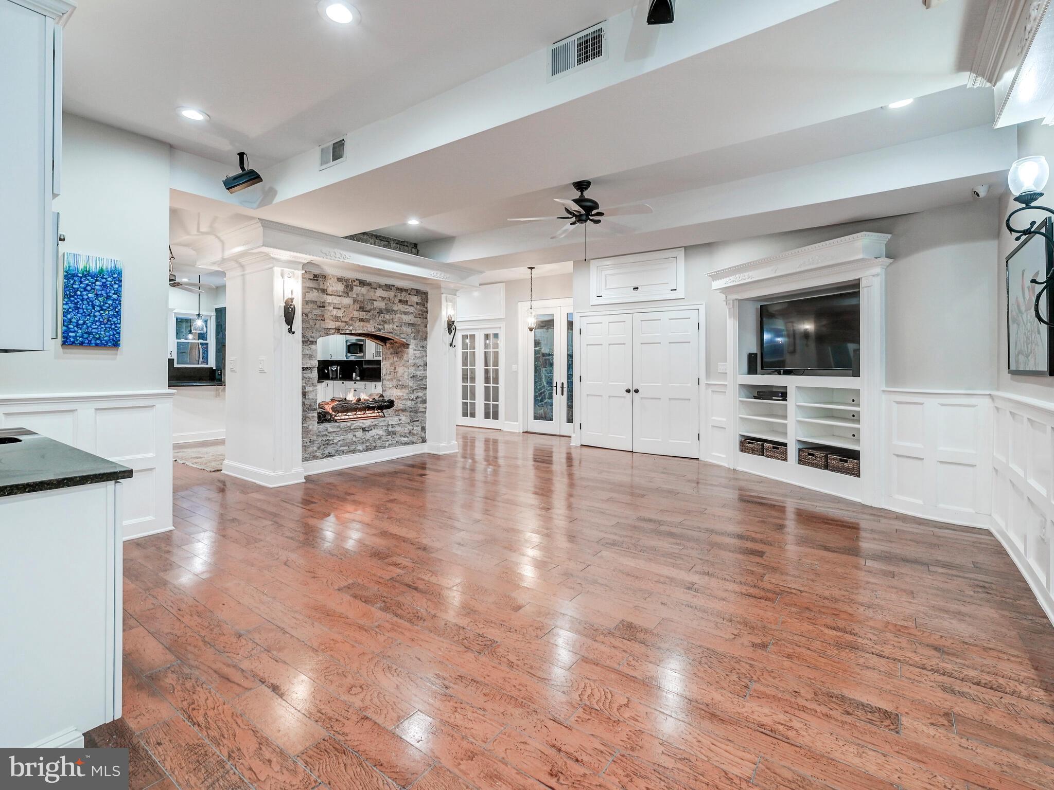 NORTH ROLAND PARK - Residential