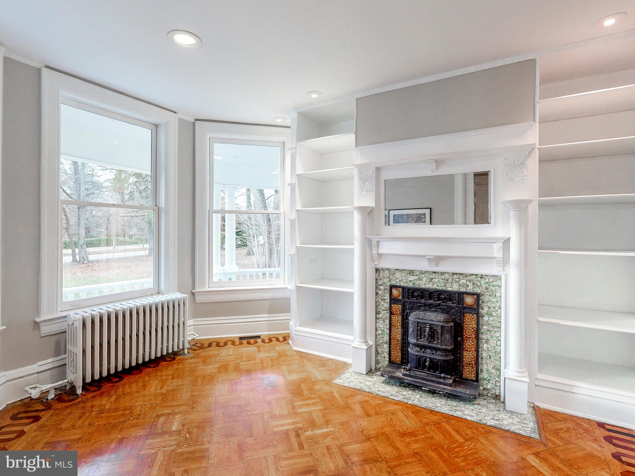 NORTH ROLAND PARK - Residential