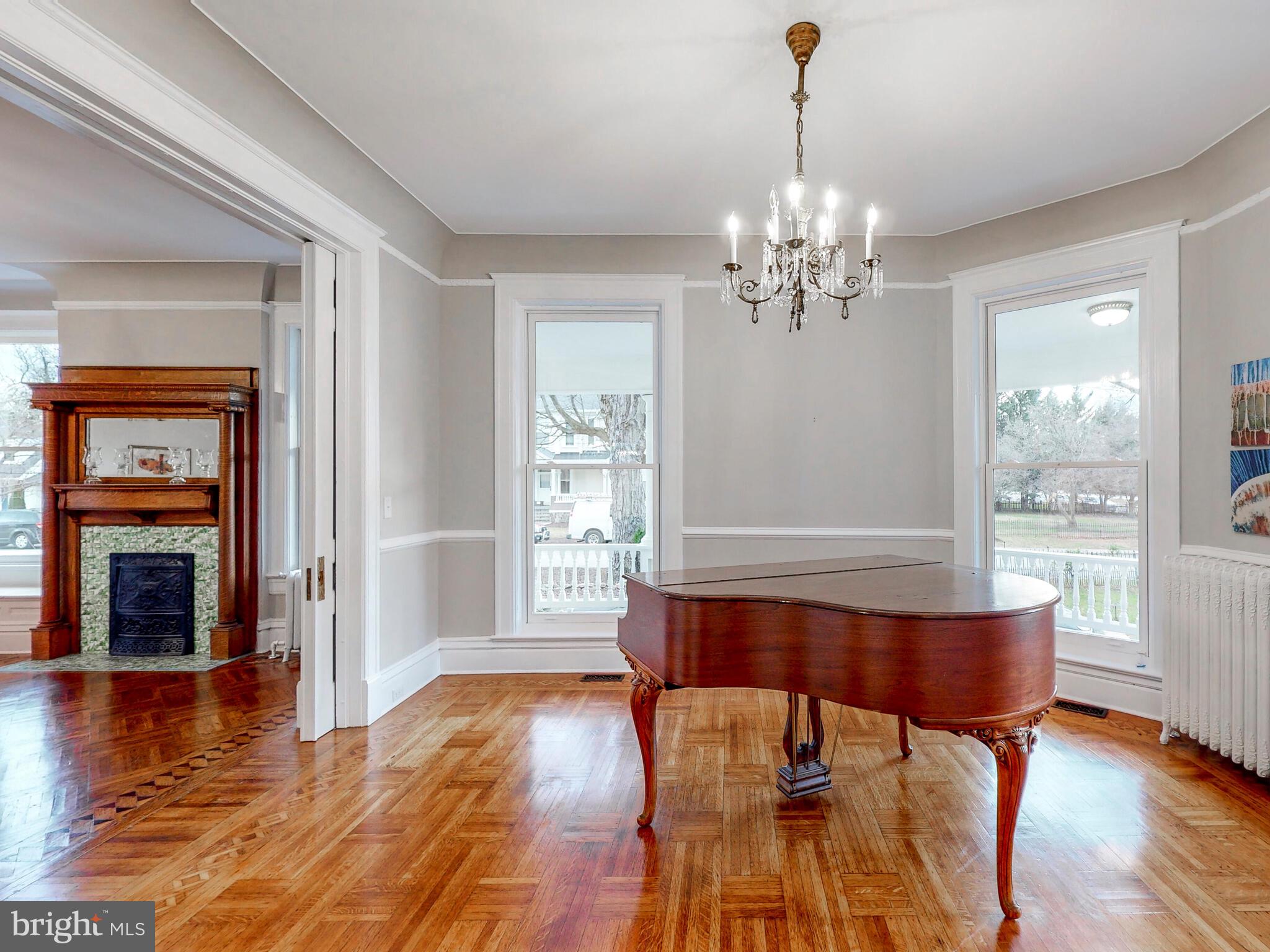 NORTH ROLAND PARK - Residential