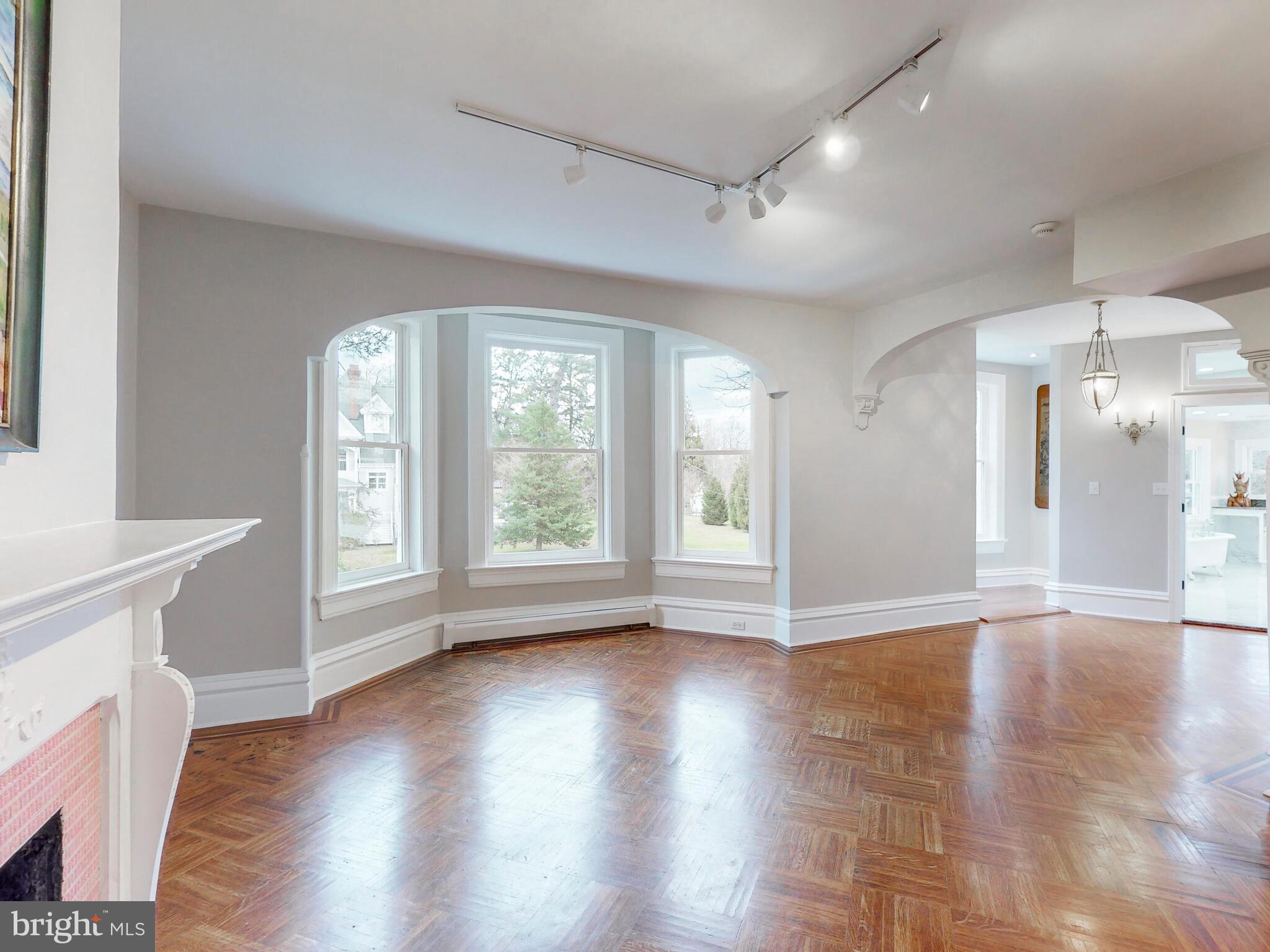 NORTH ROLAND PARK - Residential