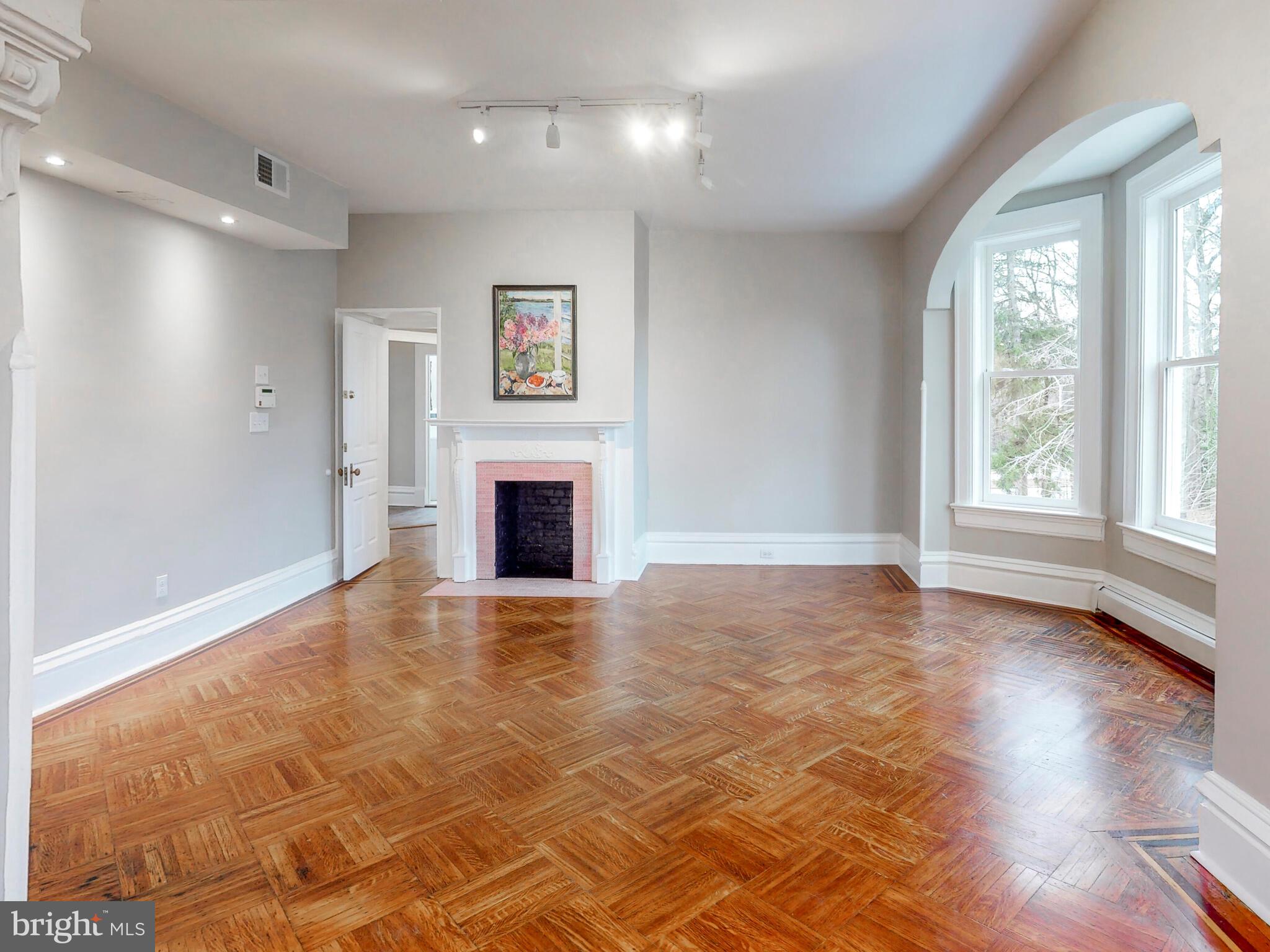 NORTH ROLAND PARK - Residential