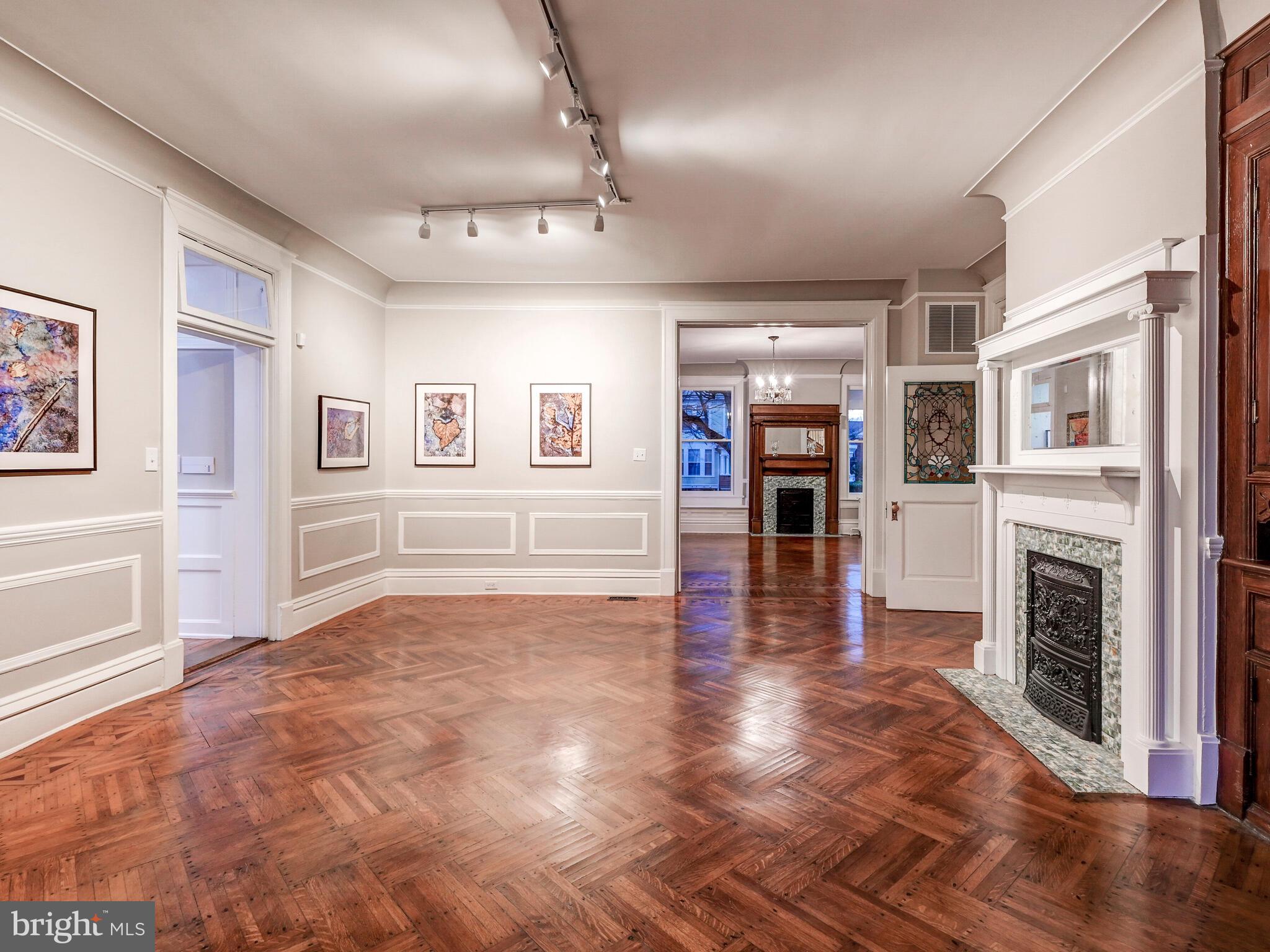 NORTH ROLAND PARK - Residential