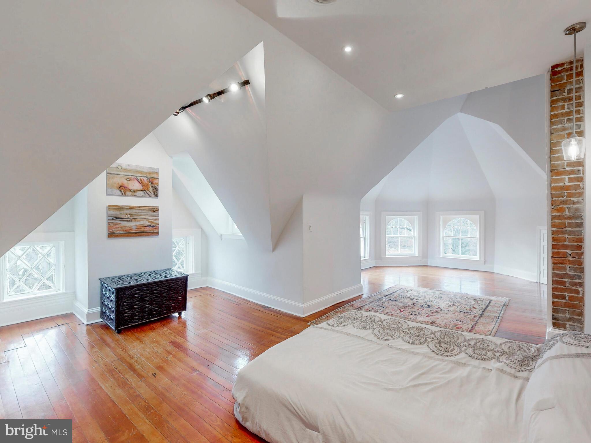 NORTH ROLAND PARK - Residential