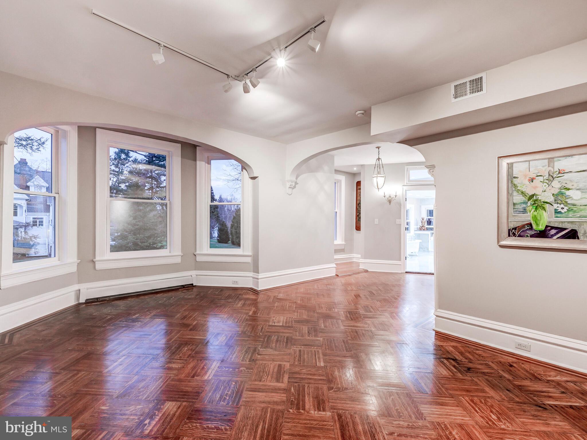 NORTH ROLAND PARK - Residential