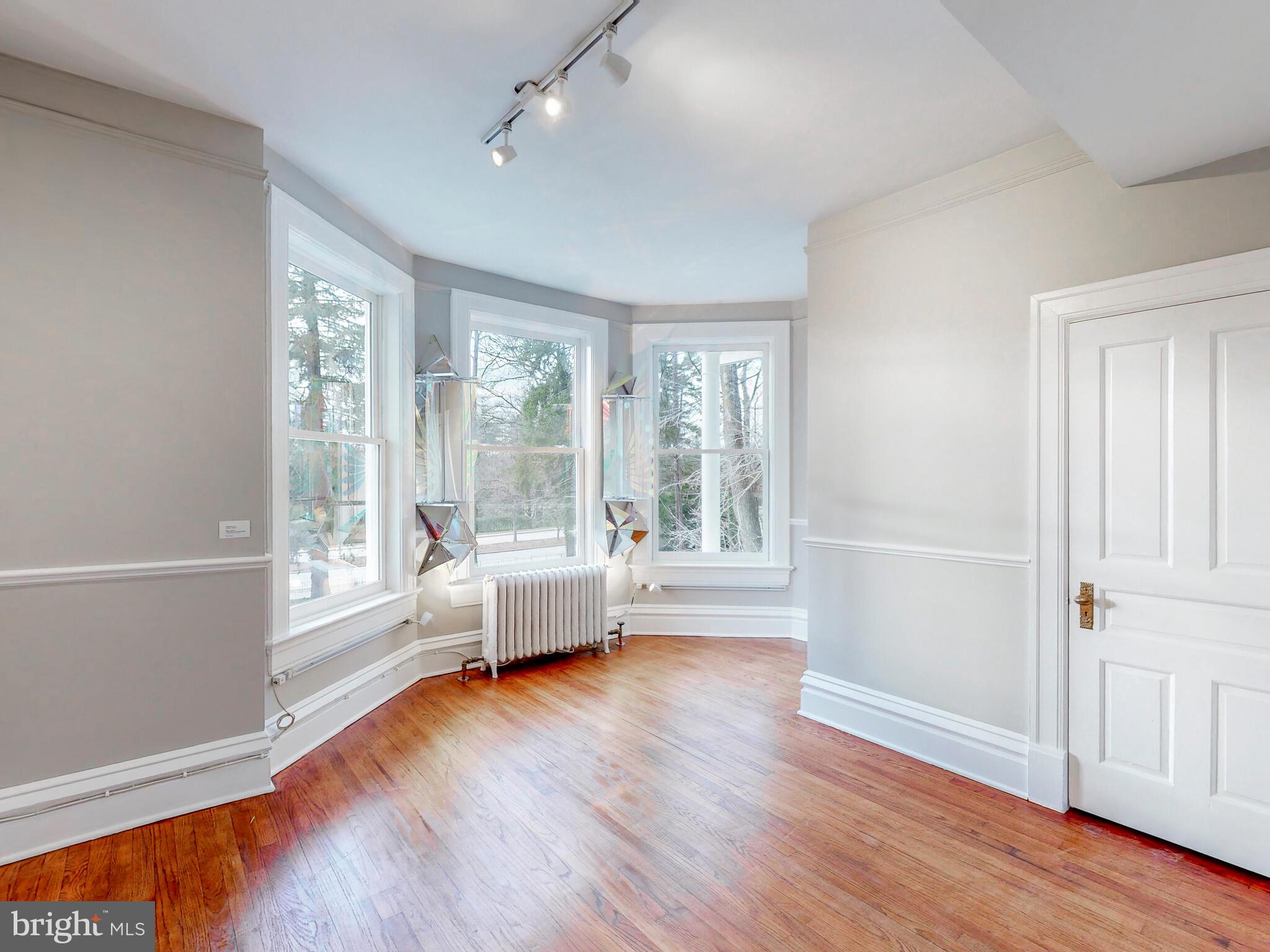 NORTH ROLAND PARK - Residential