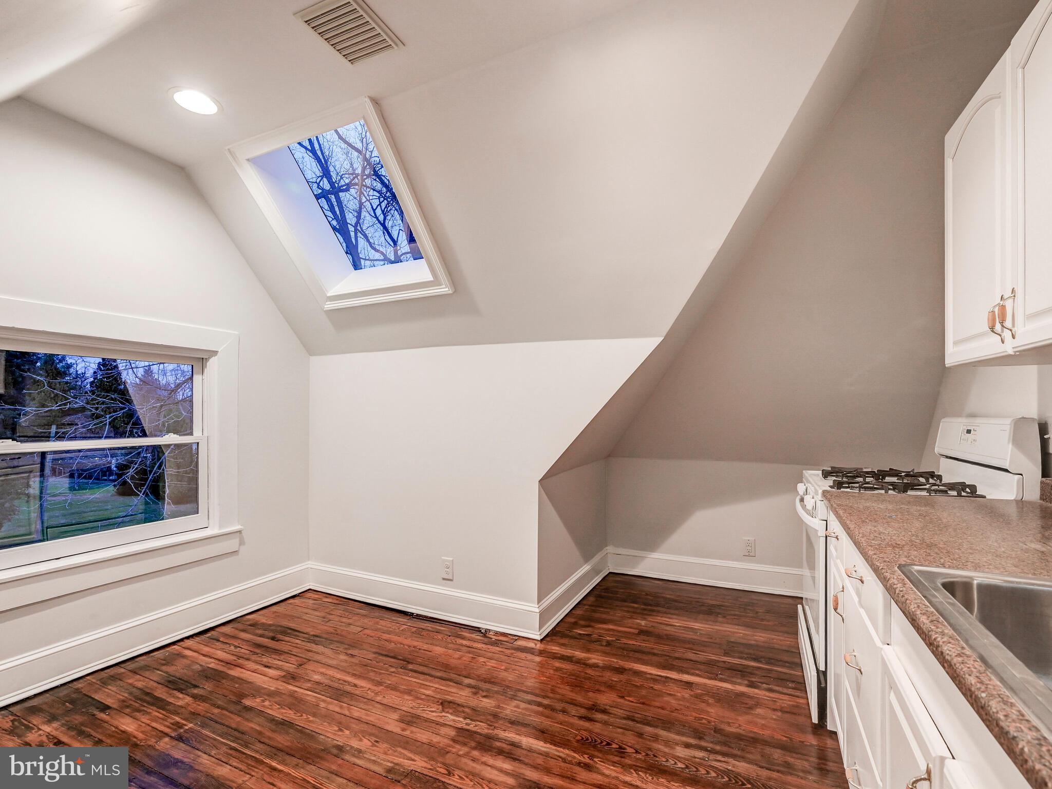 NORTH ROLAND PARK - Residential