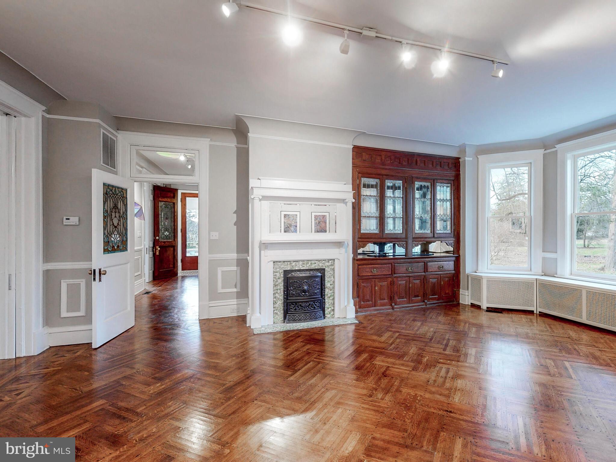 NORTH ROLAND PARK - Residential