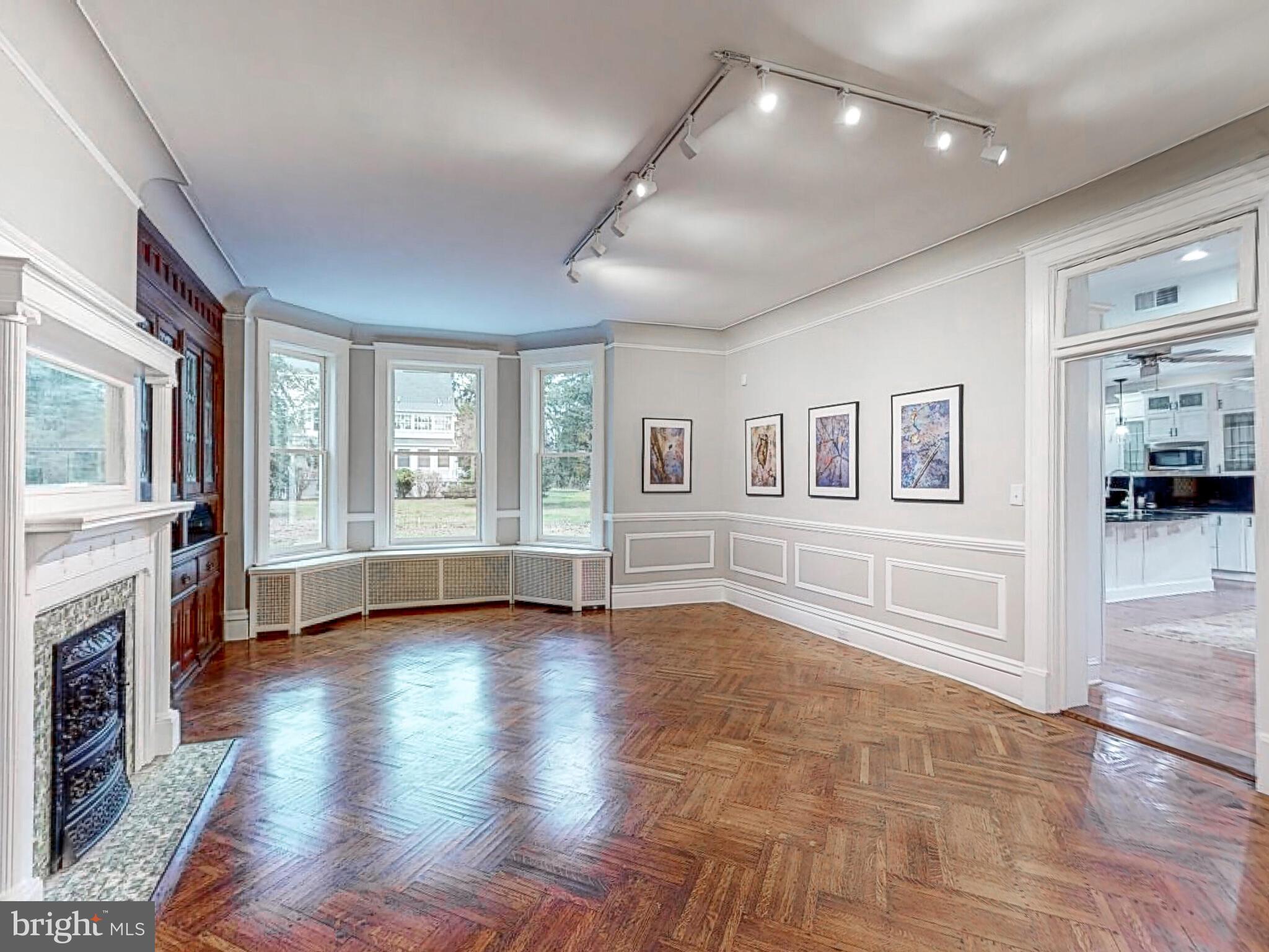 NORTH ROLAND PARK - Residential