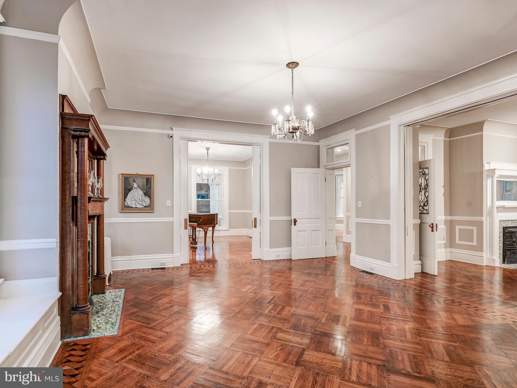 NORTH ROLAND PARK - Residential