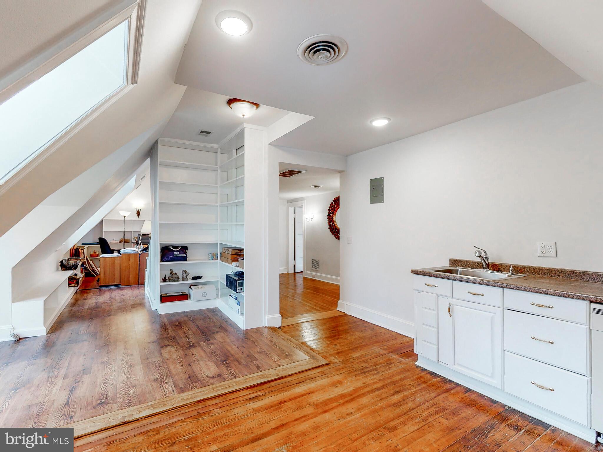 NORTH ROLAND PARK - Residential