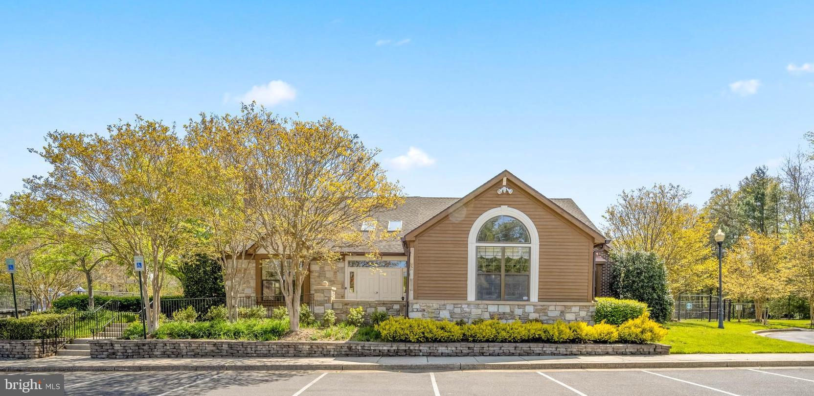 NORTHRIDGE - Residential