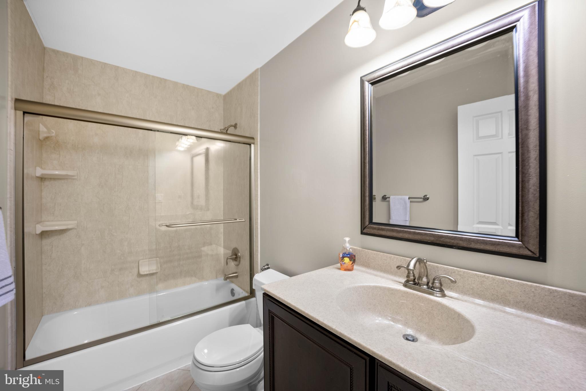 NORTHRIDGE - Residential