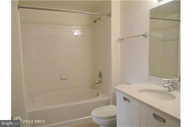 MIDTOWN ALEXANDRIA STATION CONDOMINIUM - Residential Lease