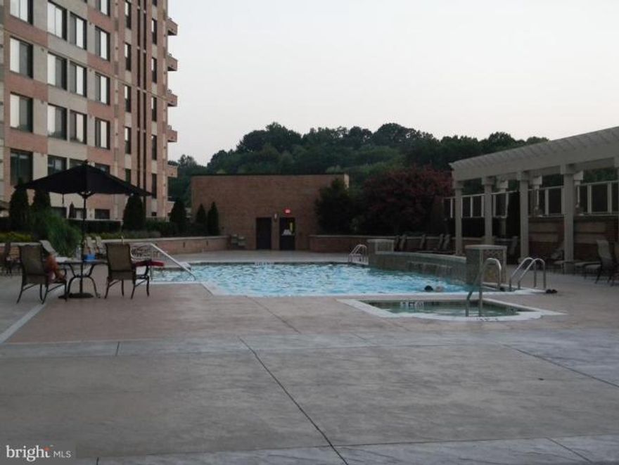 15 SECONDS TO METRO RIGHT OUTSIDE YOUR DOOR. SUNNY LUXURY CONDO 805 SQ FT W/ TALL CEILINGS, GOURMET KTCHEN W/ UPGRADED CABINETS AND STAINLESS STEEL APPLIANCES, HIGH EFF. WASHER & DRYER. GREAT VIEW OF POOL AND OF THE MASONIC TEMPLE. ALL AMENITIES INCLUDED:GARAGE PARKING SPACE, 24 HOUR CONCIERGE,STATE OF THE ART HEALTH CLUB, POOL,PARTY ROOM.AVAILABLE NOW! APPLY