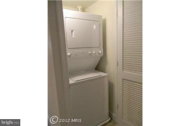 MIDTOWN ALEXANDRIA STATION CONDOMINIUM - Residential Lease