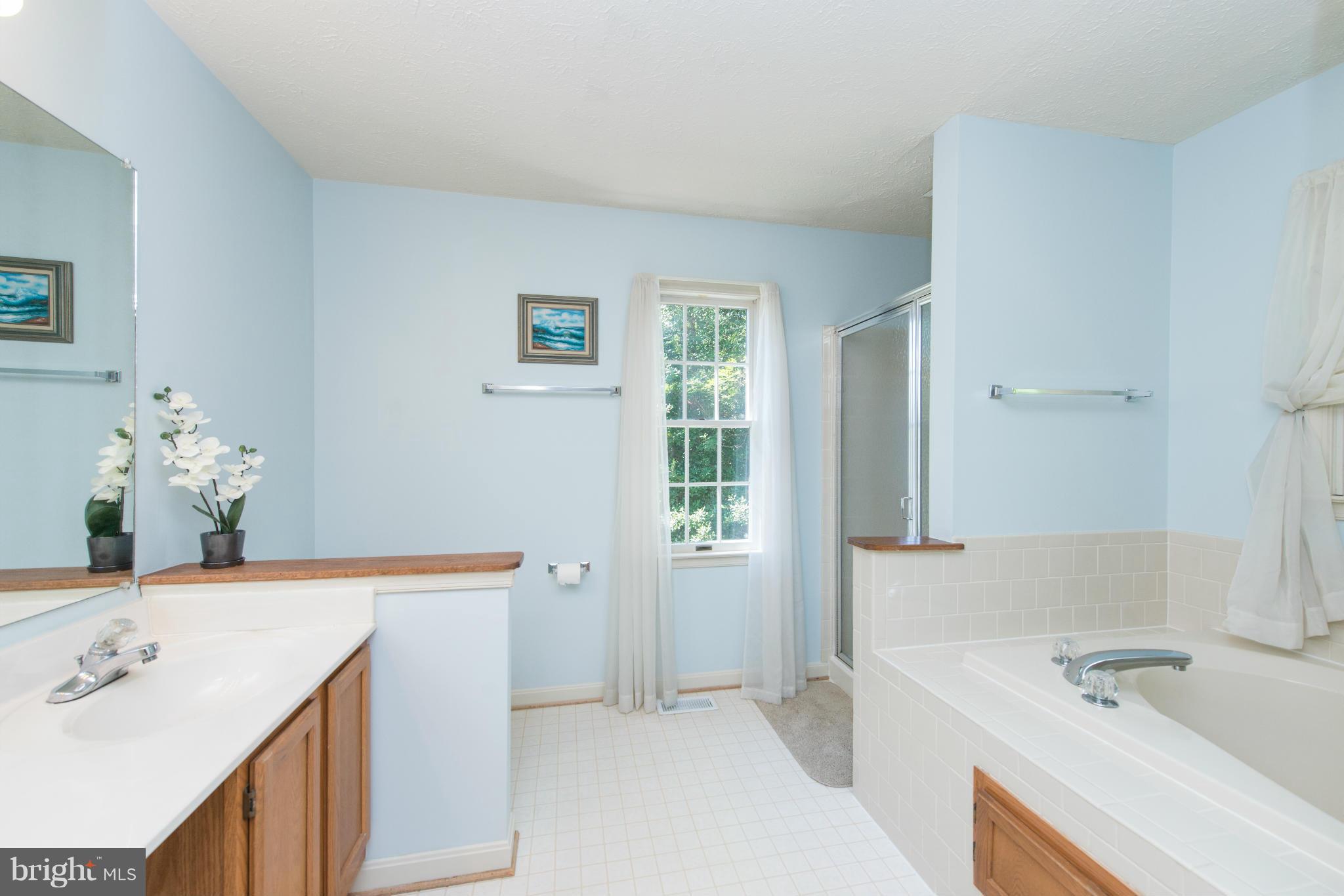 COURTS OF FOUR SEASONS - Residential