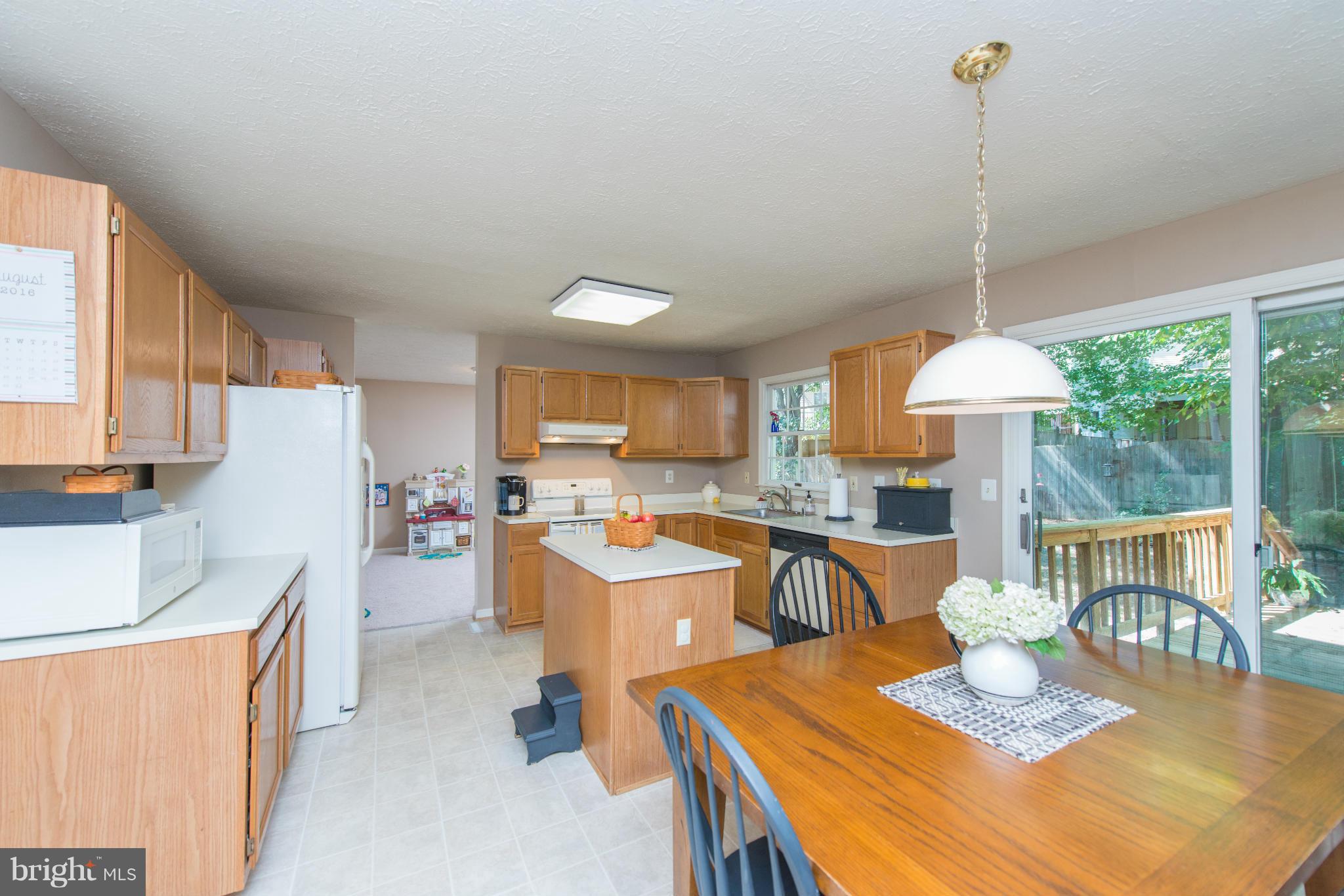 COURTS OF FOUR SEASONS - Residential