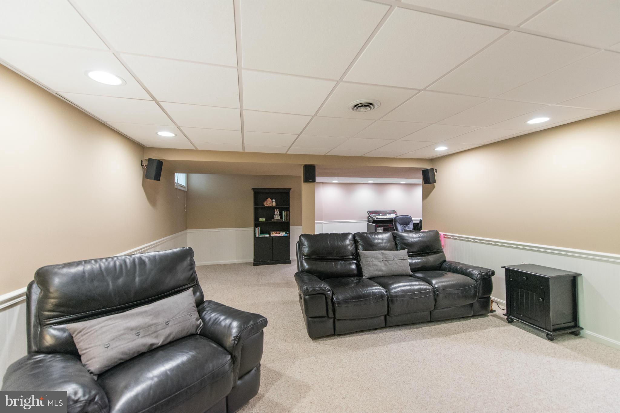 COURTS OF FOUR SEASONS - Residential