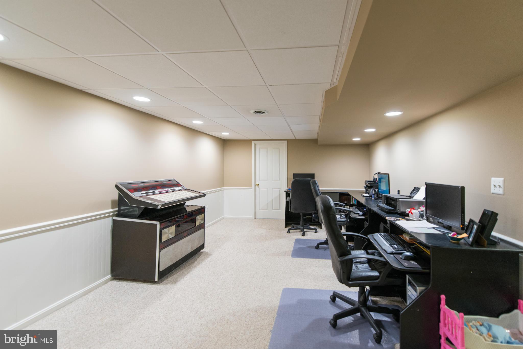 COURTS OF FOUR SEASONS - Residential