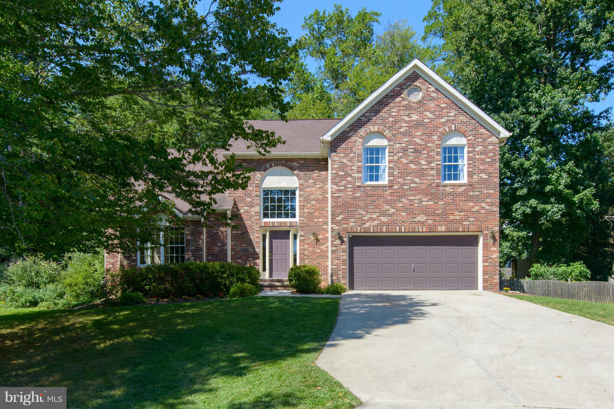 COURTS OF FOUR SEASONS - Residential