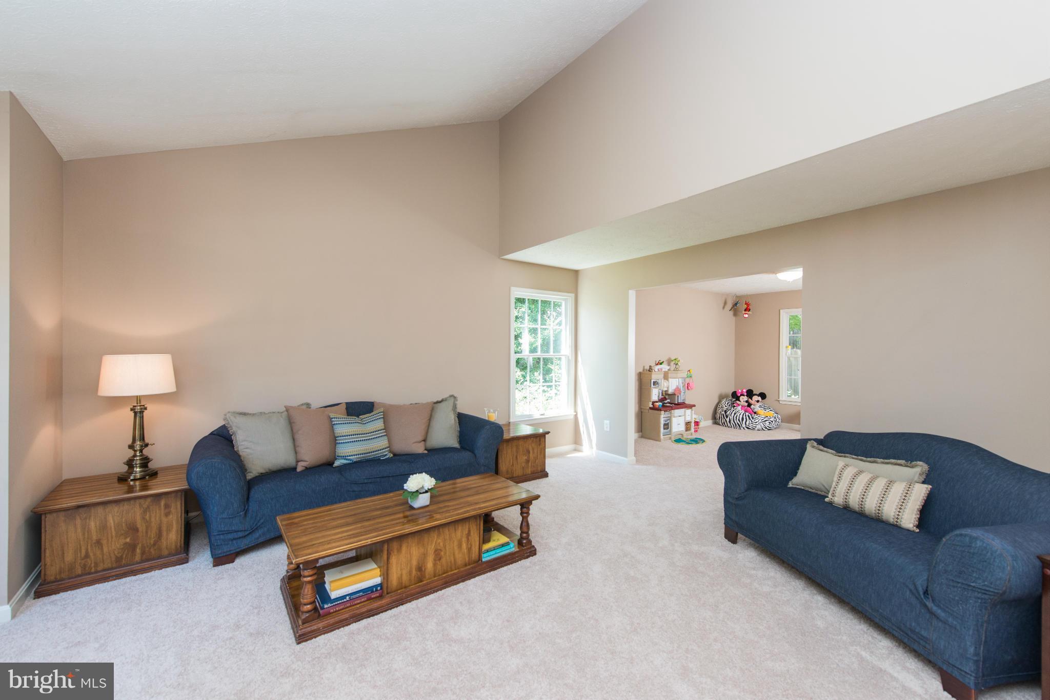 COURTS OF FOUR SEASONS - Residential