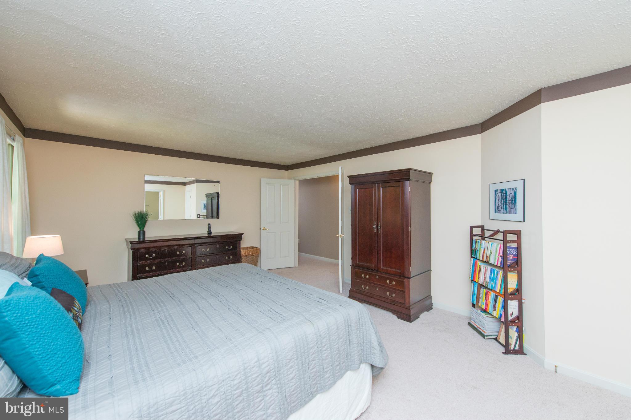 COURTS OF FOUR SEASONS - Residential