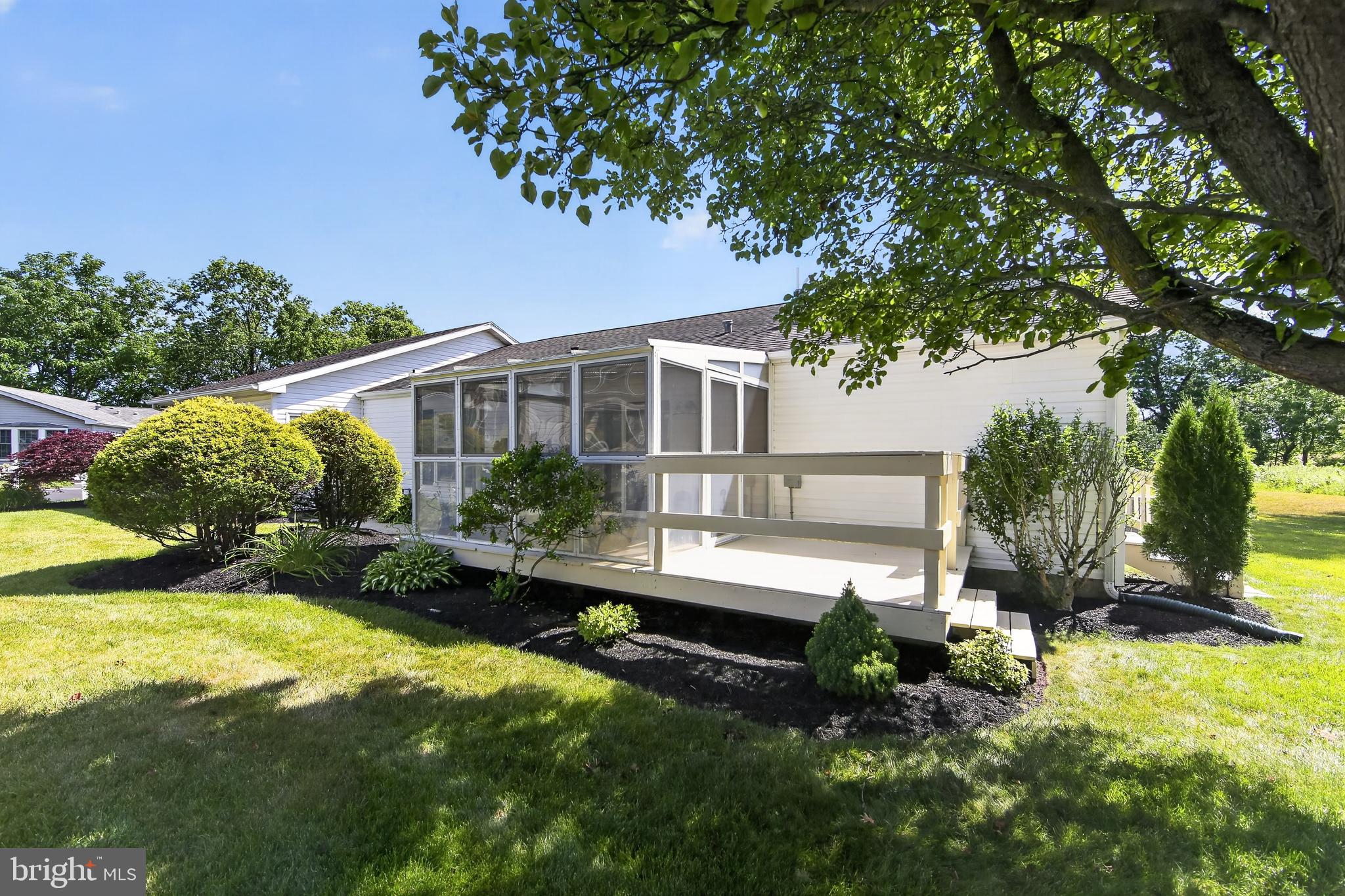 605 VILLAGE WAY