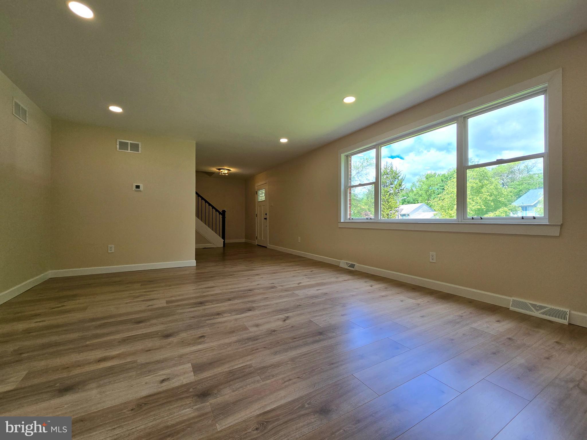 SOUTHAMPTON HILLS - Residential