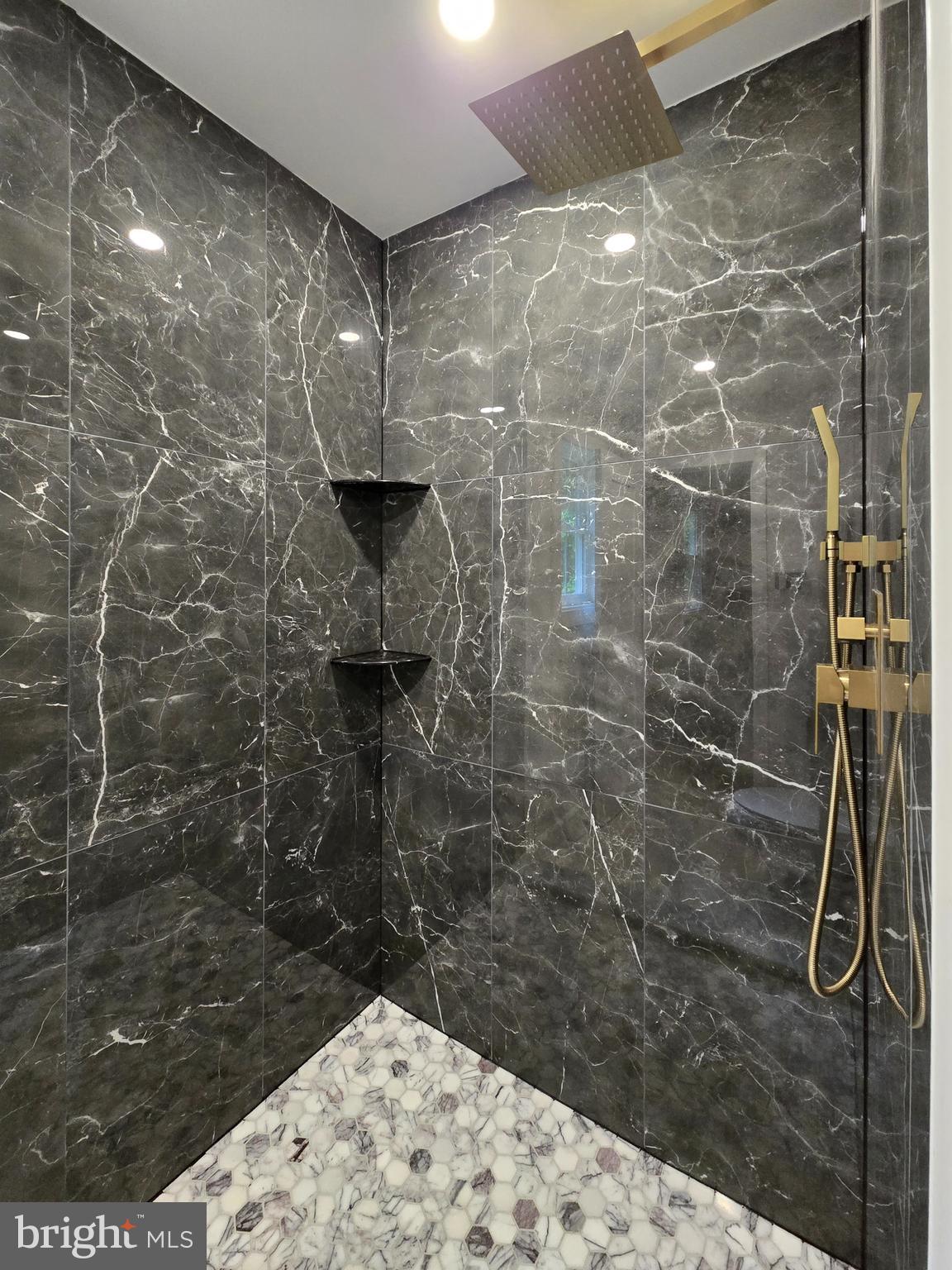 SOUTHAMPTON HILLS - Residential