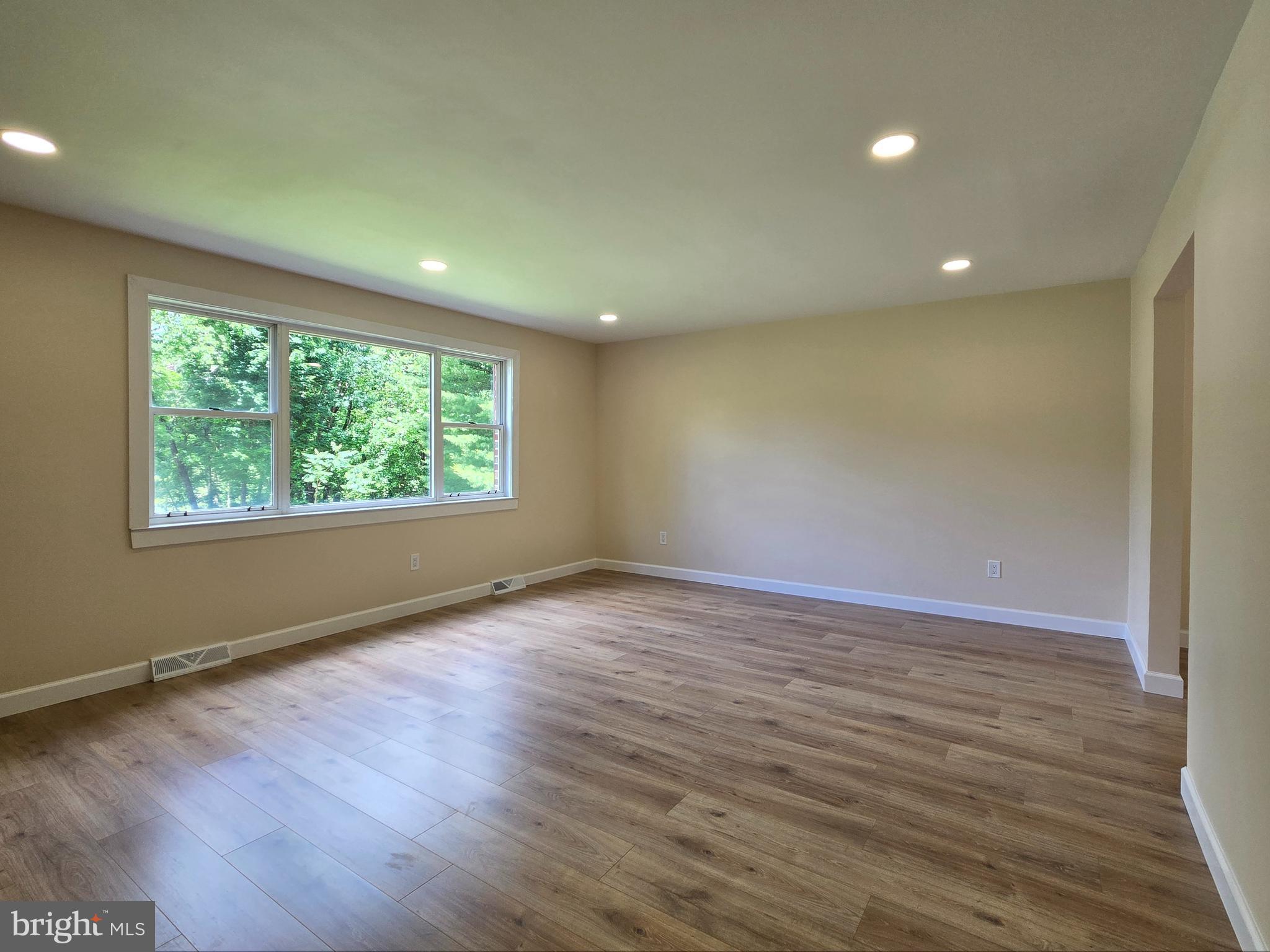 SOUTHAMPTON HILLS - Residential