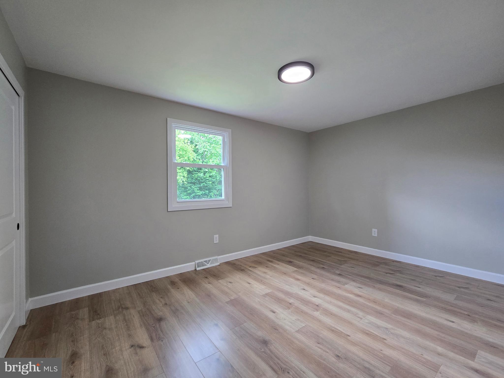 SOUTHAMPTON HILLS - Residential