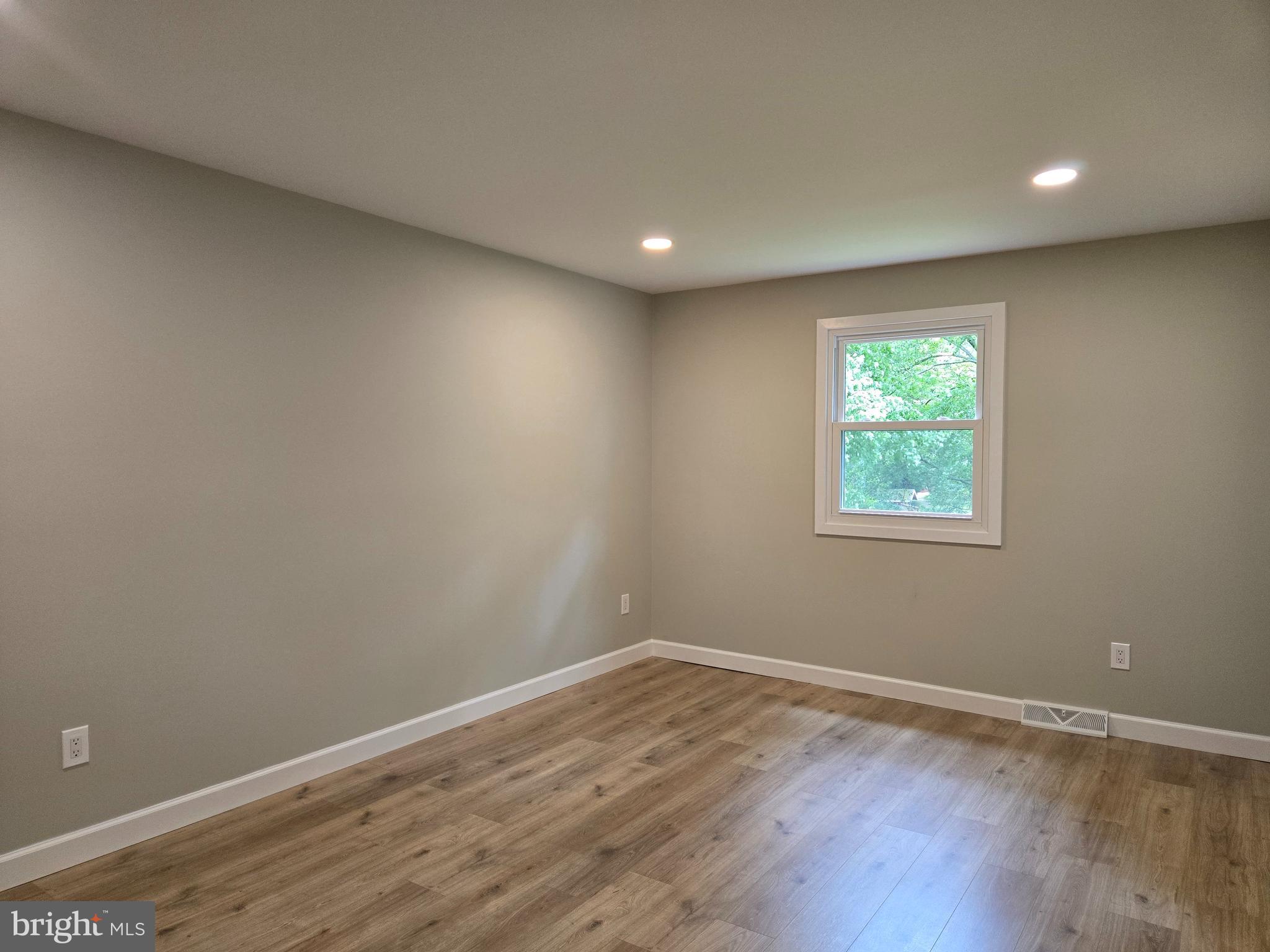SOUTHAMPTON HILLS - Residential