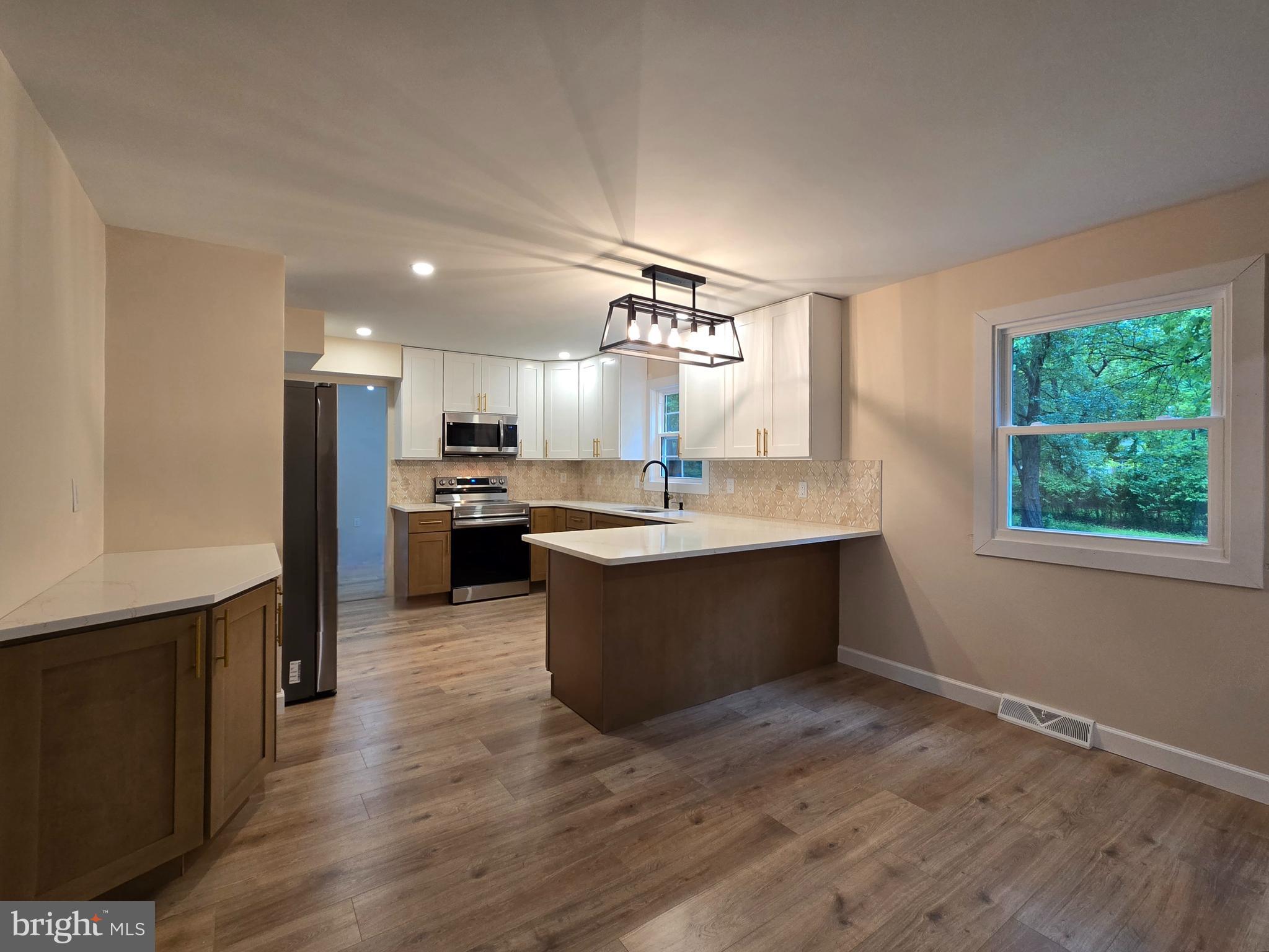 SOUTHAMPTON HILLS - Residential